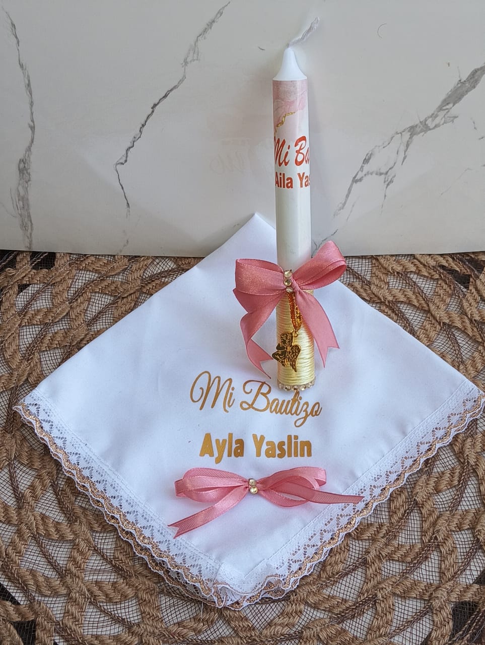 Vela de Bautizo y Pañuelo Personalizado