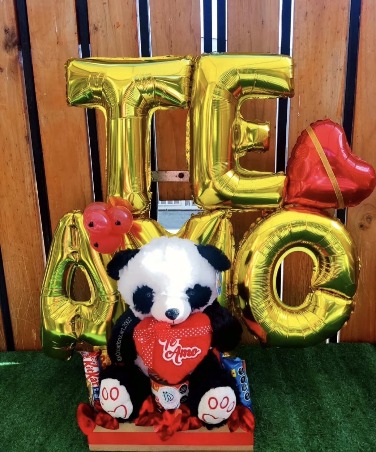 Peluches de panda con globos
