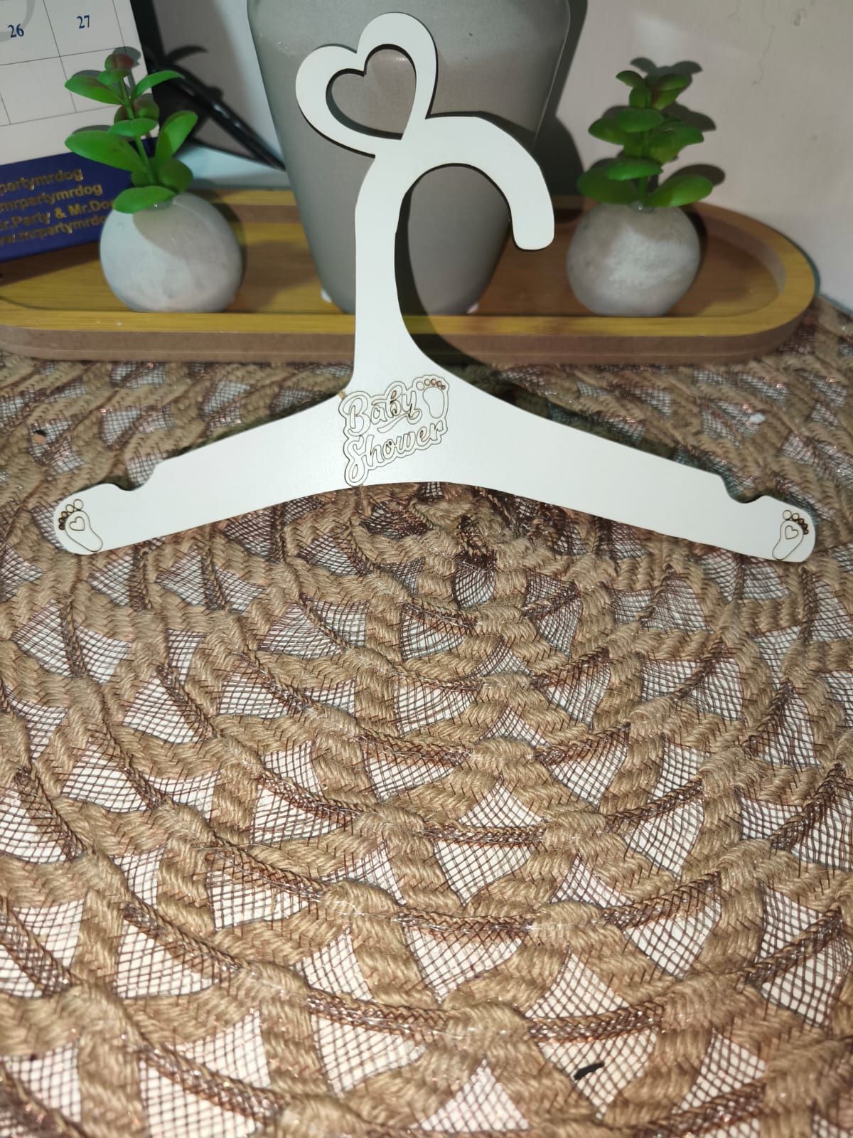 Percha decorativa de madera