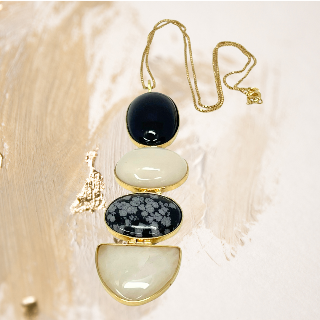 Colar contrastes que revelam sofisticação.