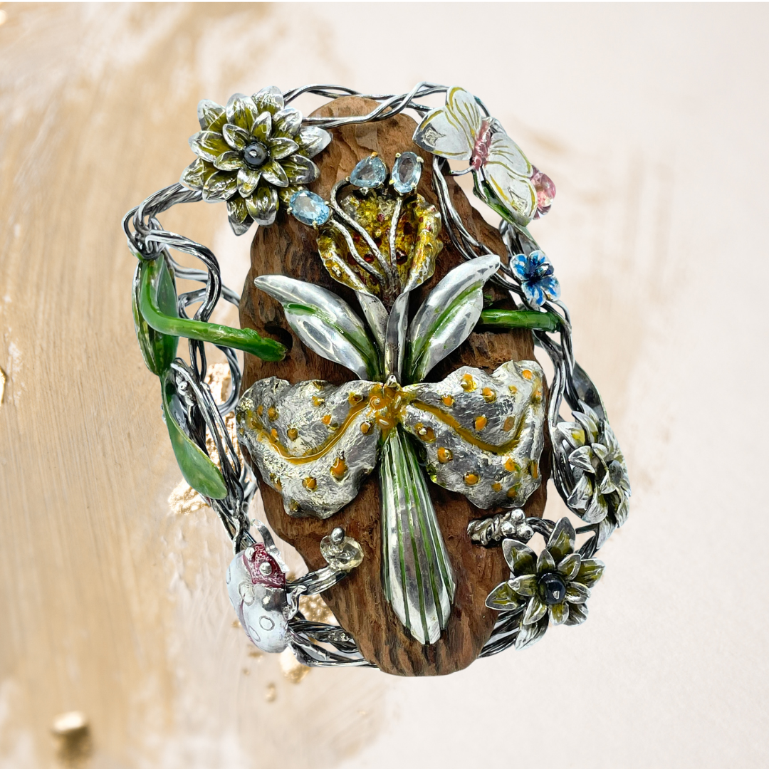 Bracelete a riqueza do Brasil esculpida em forma de joia.