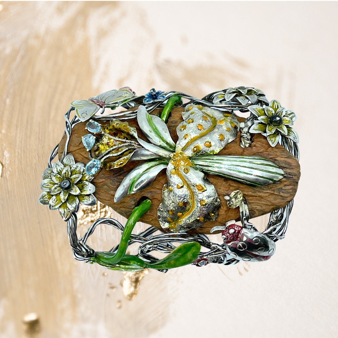 Bracelete a riqueza do Brasil esculpida em forma de joia.