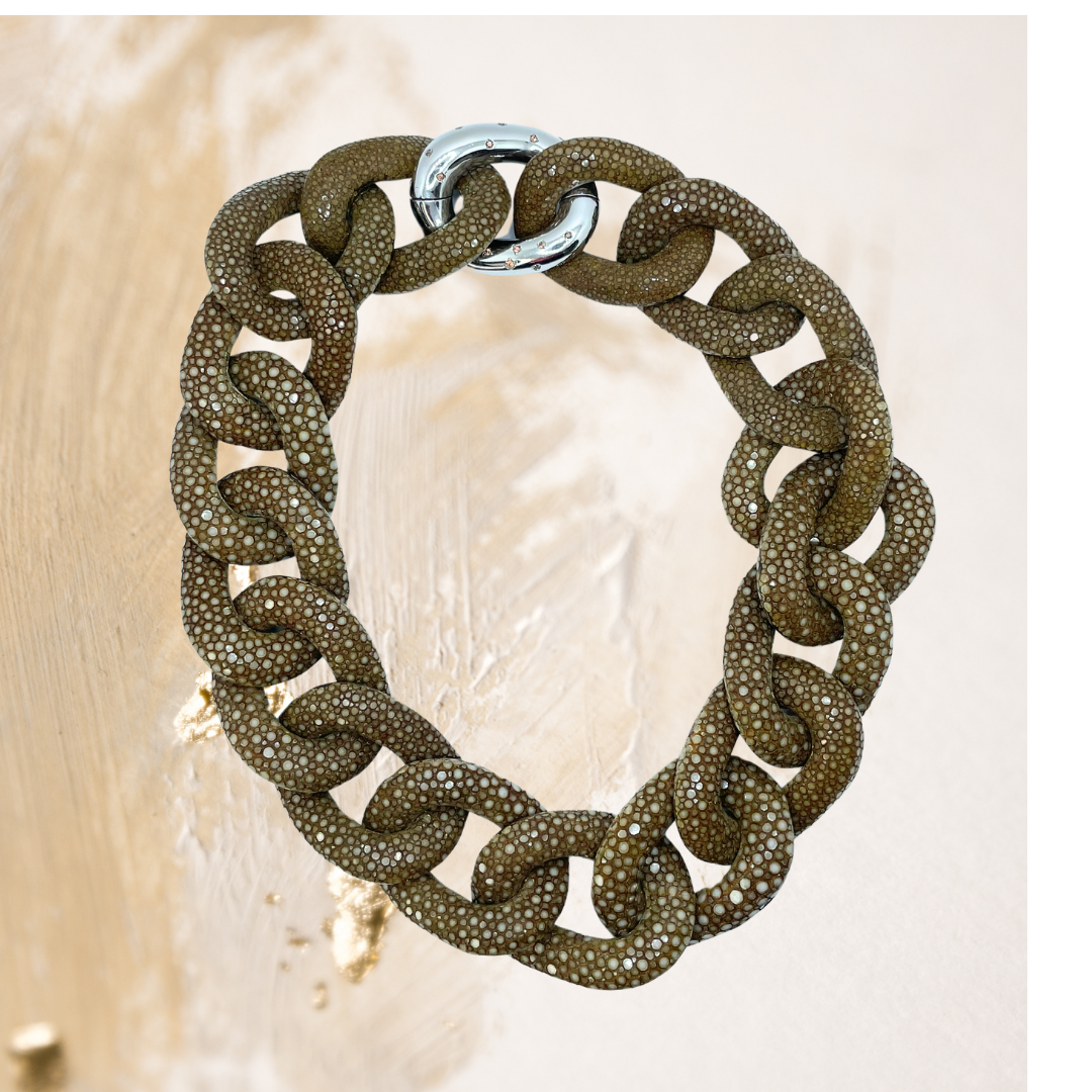 Choker de Galuchat Fecho em Prata 950 com Pedras De Citrino.