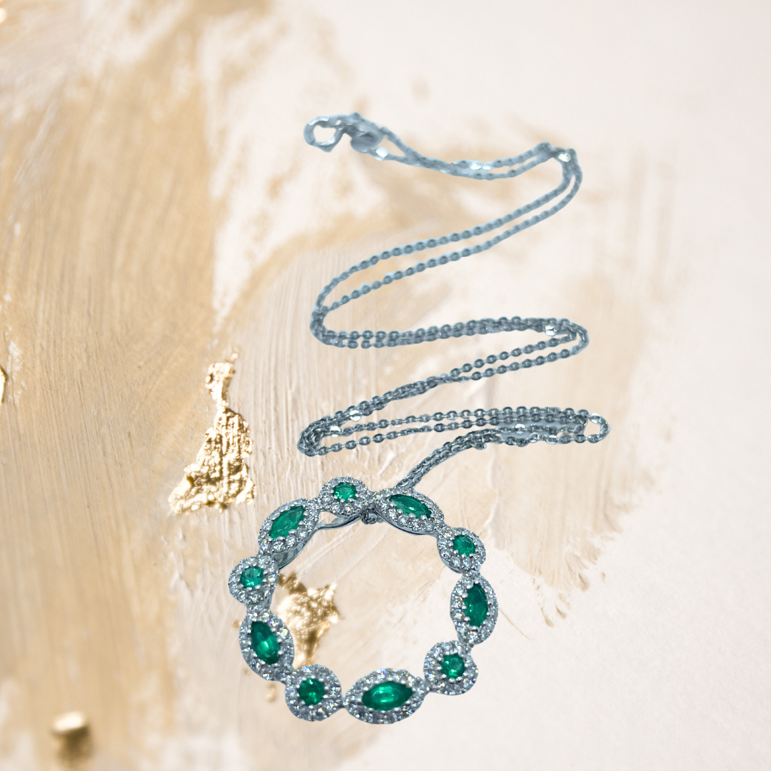 Colar eternidade em forma de joia