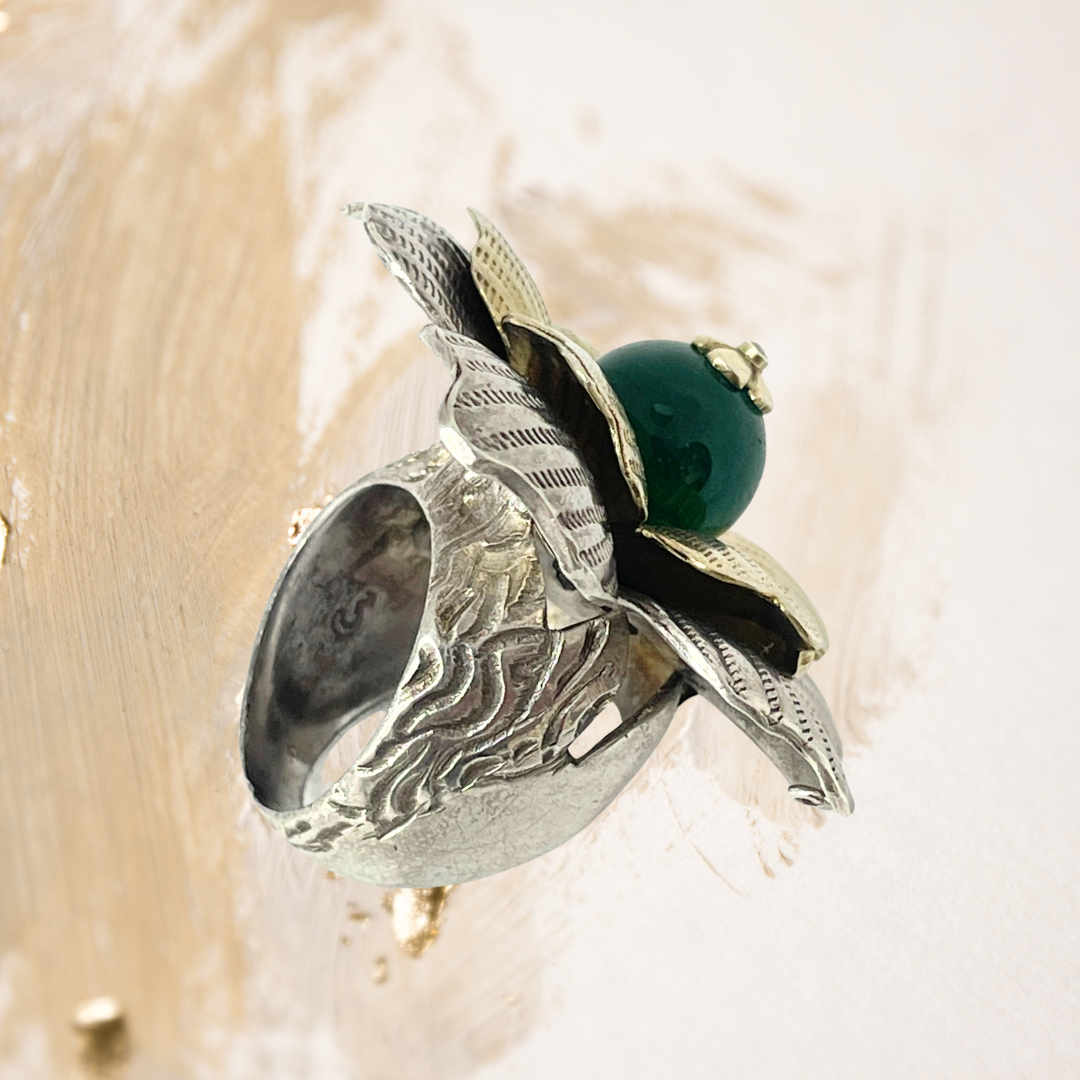 Anel Rosa de Saron prata 950 com banho de ouro amarelo e jade verde