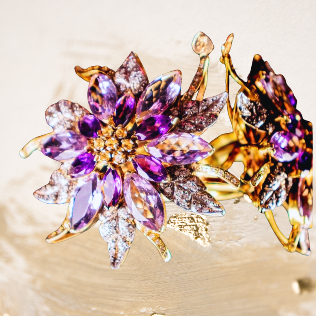 Anel Rosa de Saron  Max anel em ouro 28 kilates e ouro branco diamantes, safiras amarelas e navetes de ametistas cores diferenciadas