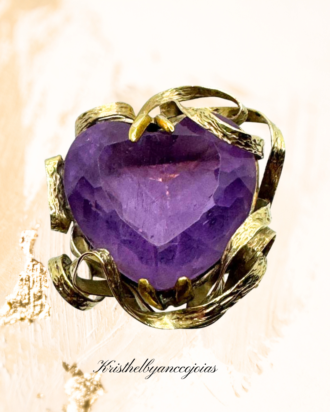 Uma criação que simboliza amor, força e espiritualidade.