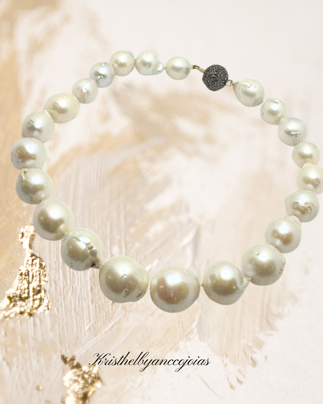 Pérolas barrocas com esfera de diamantes, ouro e ródio negro