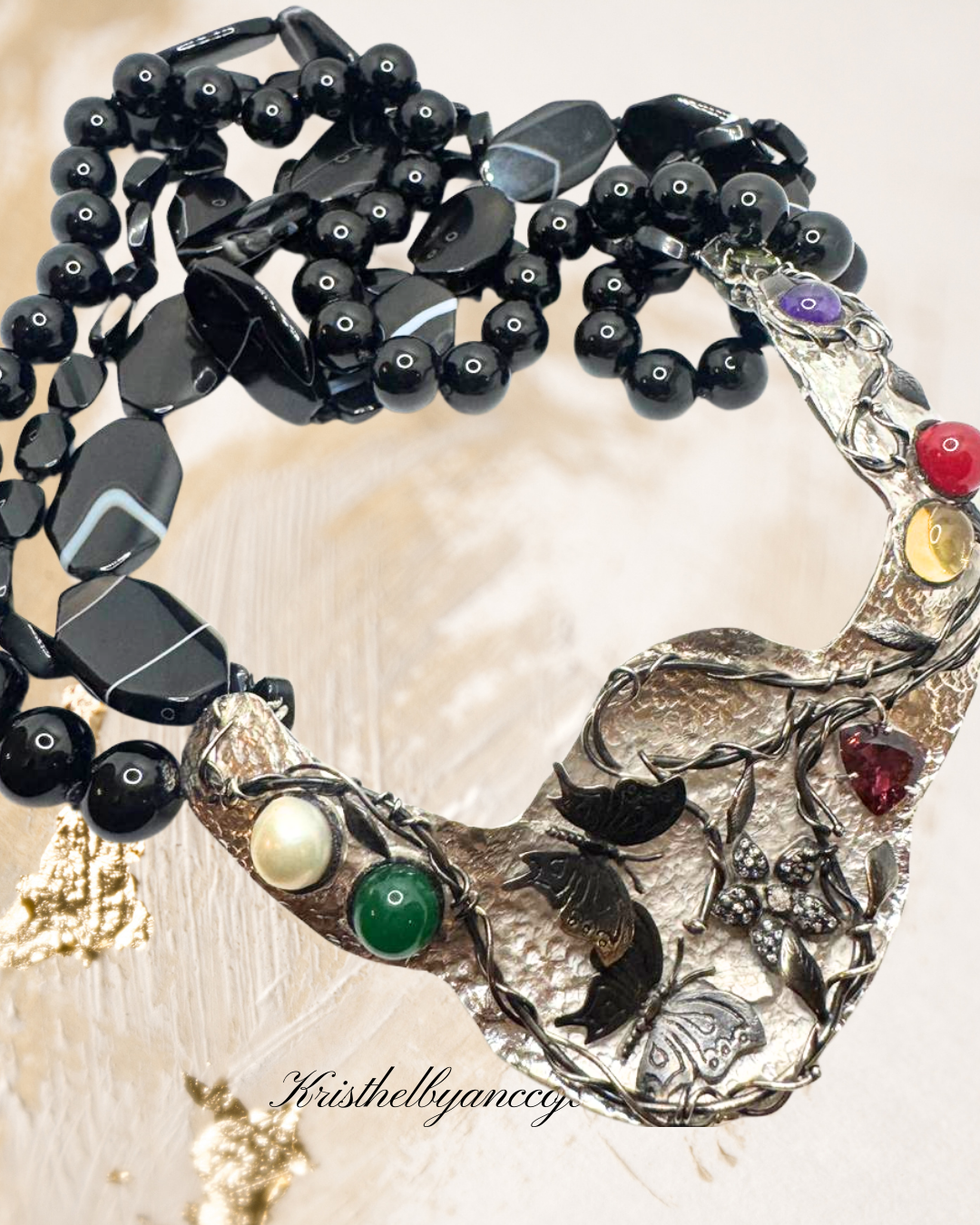 Max colar com o  brilho da prata 950 com banho de ródio se torna a moldura perfeita.