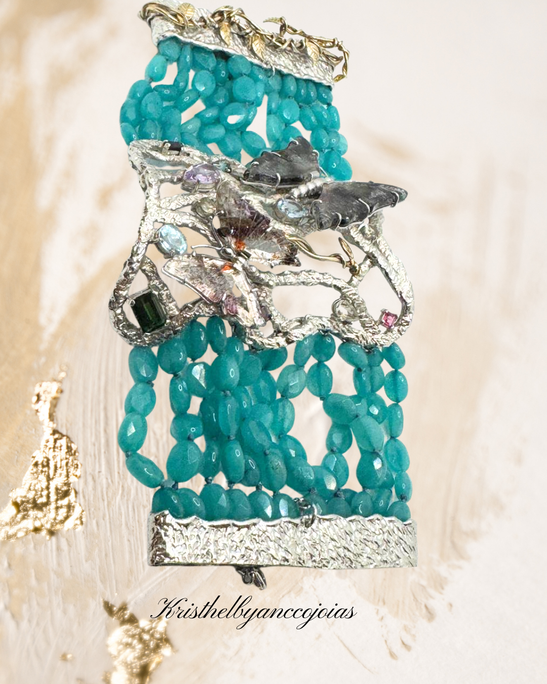 Um jardim de pedras raras em forma de bracelete