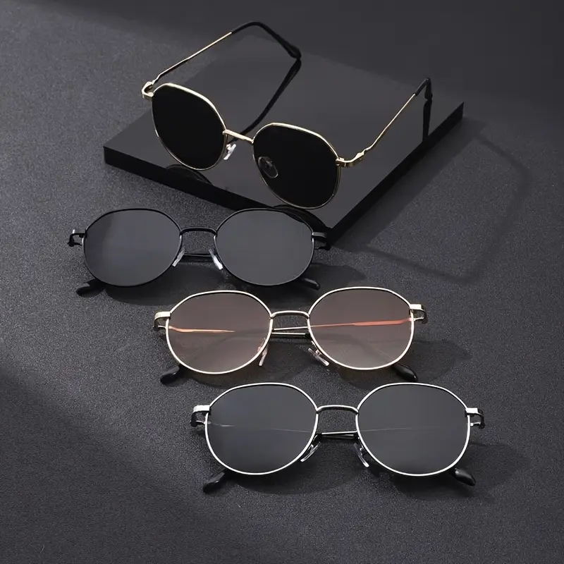 1pcs Vintage Round Fashion Glasses for Men Metal Full Frame and AC Lenses - Black with Gold-Tone Accents Stylish Eyeglasses, Cleaning Cloth Included