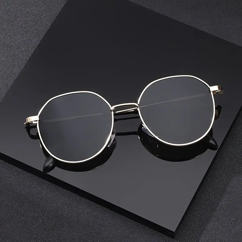 1pcs Vintage Round Fashion Glasses for Men Metal Full Frame and AC Lenses - Black with Gold-Tone Accents Stylish Eyeglasses, Cleaning Cloth Included