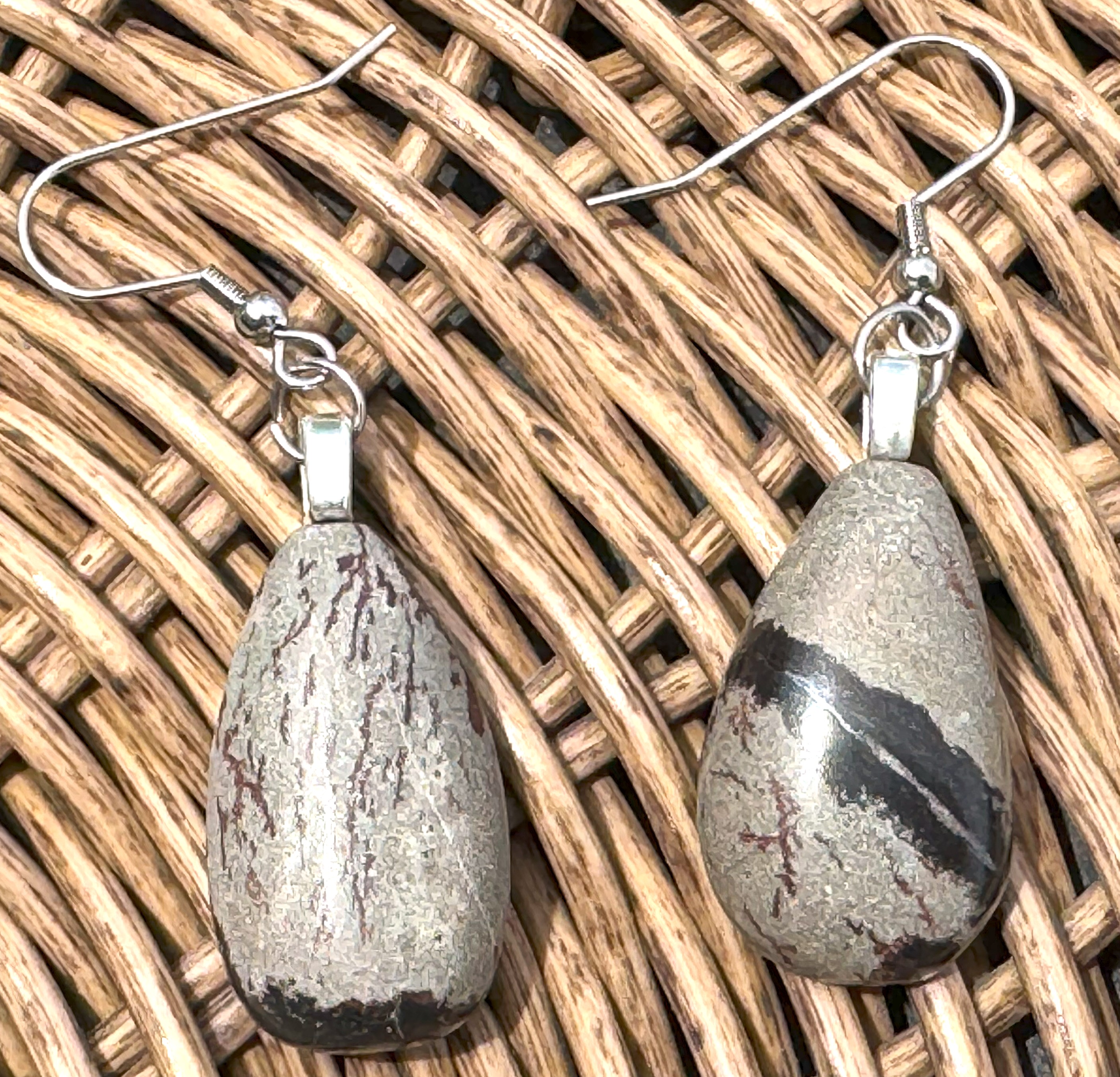 Indian Paint Stone Earrings ~1" x 3/4"