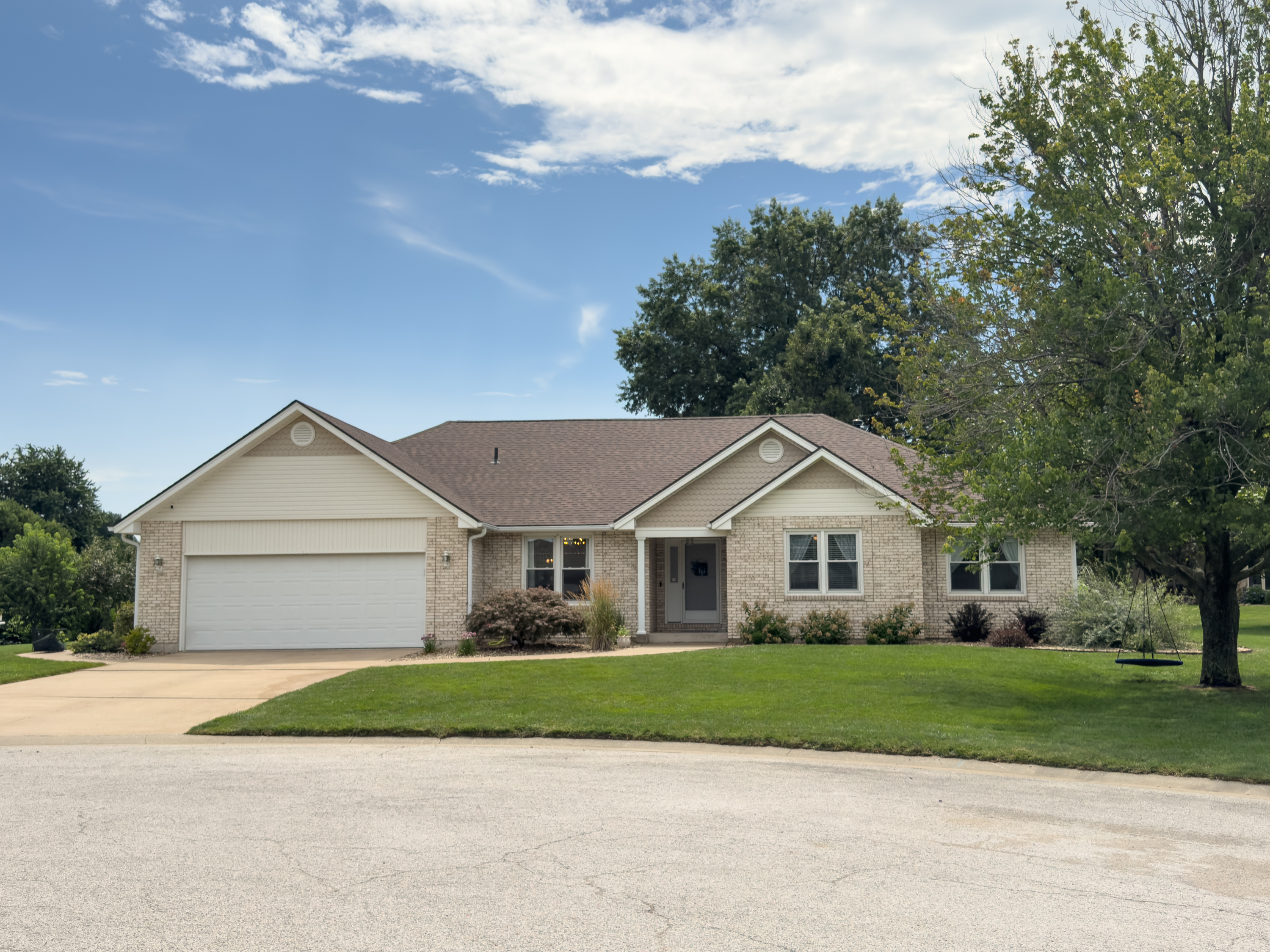 Interior and Exterior Listing Images