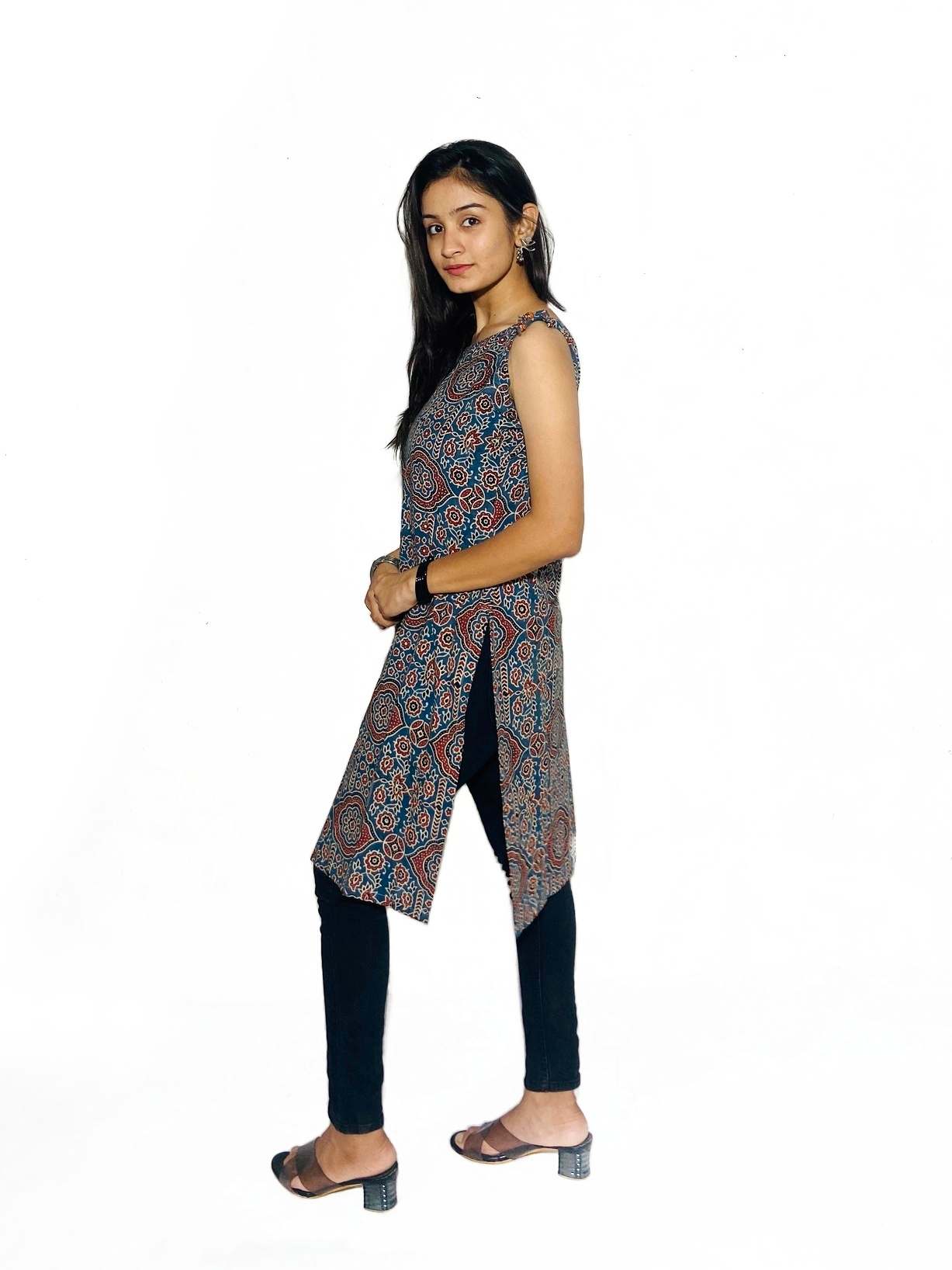 “Mehrunisa – Midnight Bloom Ajrakh Kurta”