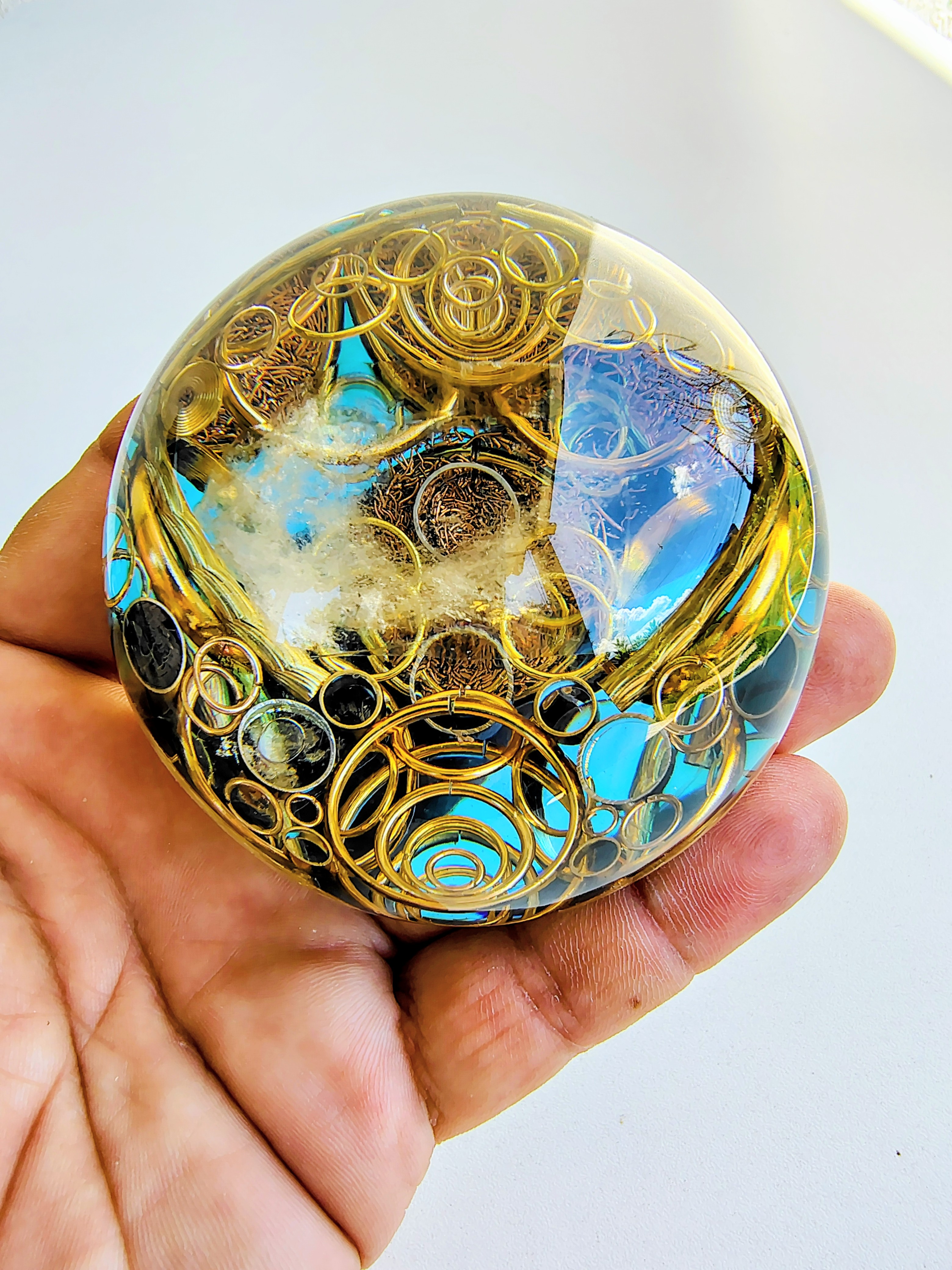 SIRIUS HEMISPHERE - Modelo Meia Esfera Ciano: Expressão Autêntica e Conexão Estelar