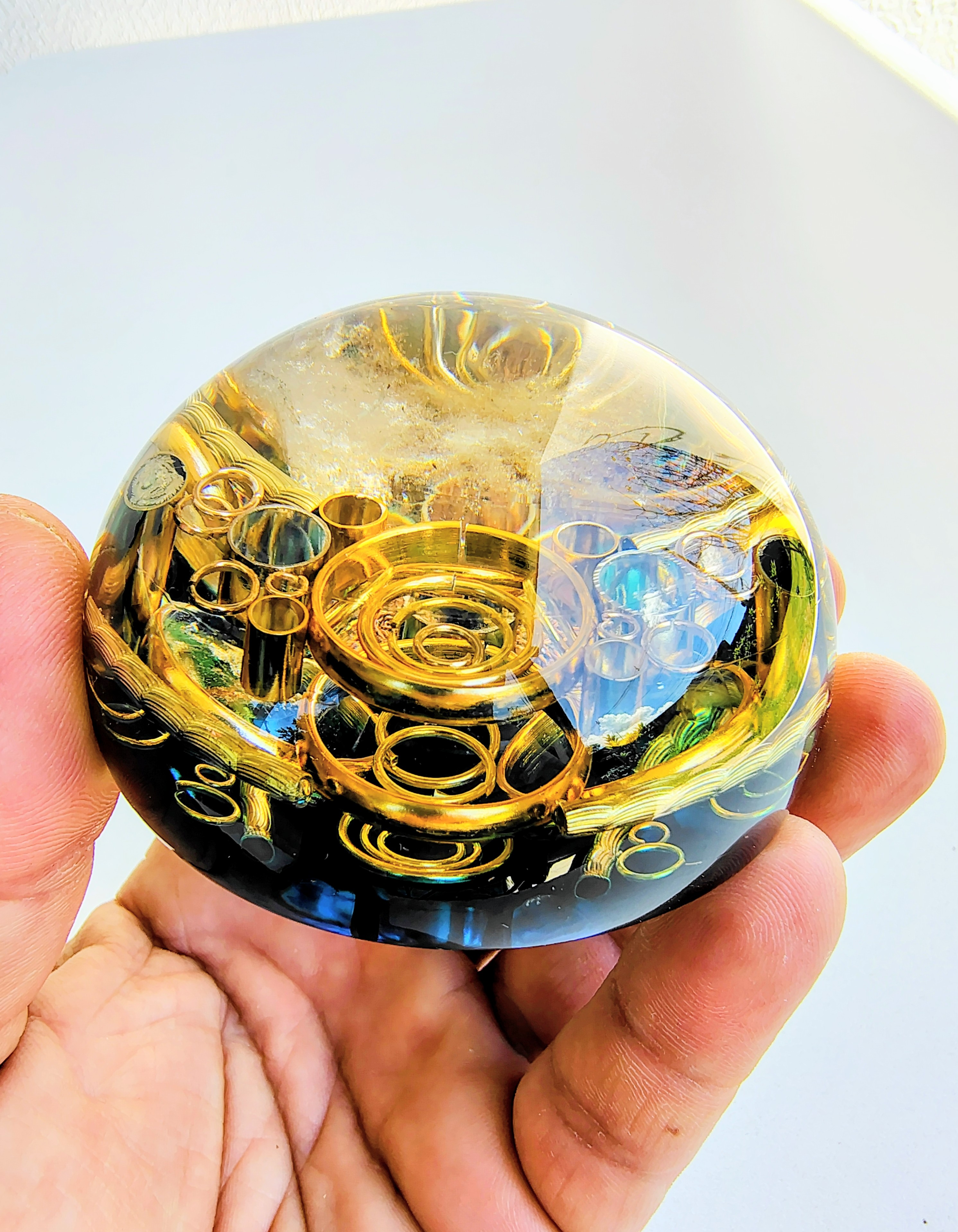 SIRIUS HEMISPHERE - Modelo Meia Esfera Ciano: Expressão Autêntica e Conexão Estelar