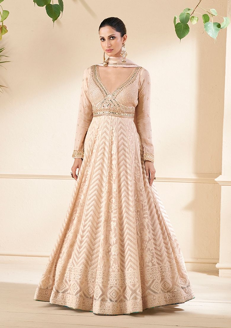 From dazzling details to a flawless fit, it’s the ultimate showstopper that’ll have you slaying every celebration.