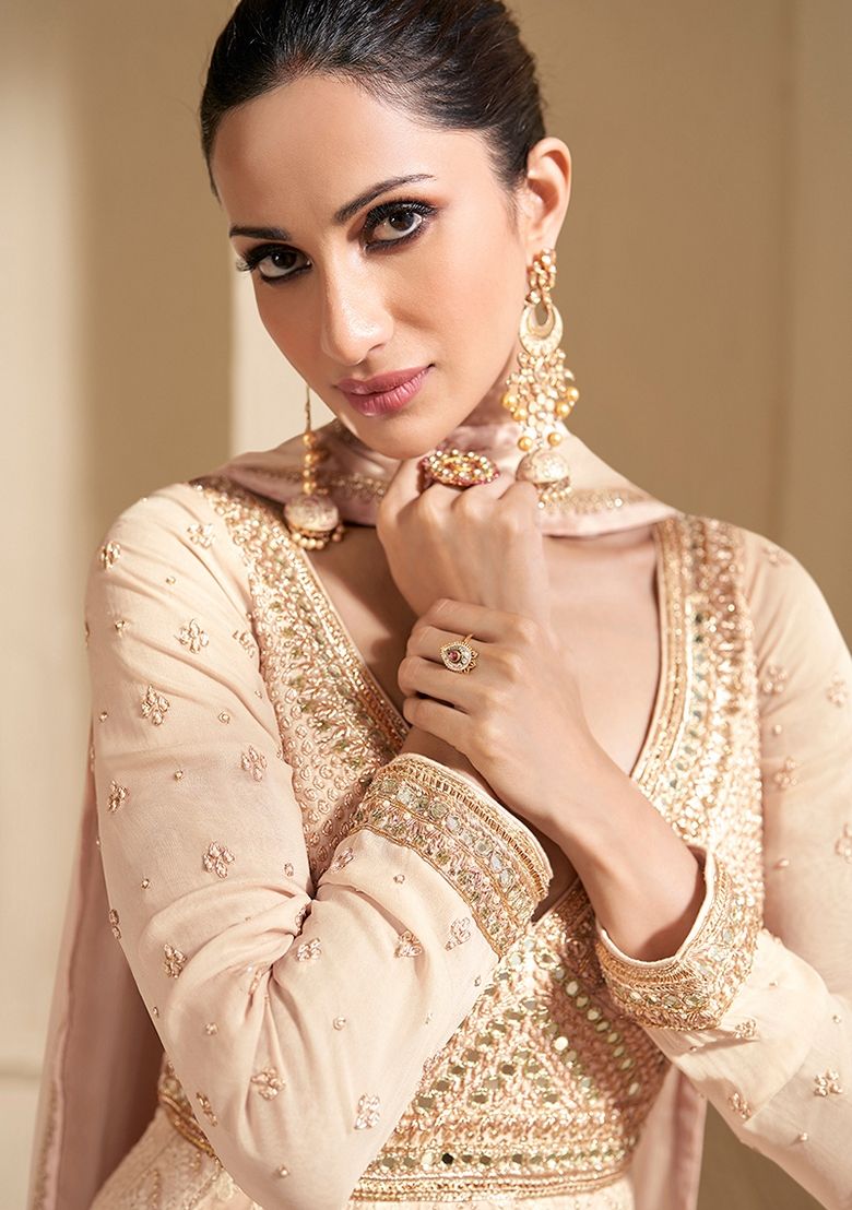 From dazzling details to a flawless fit, it’s the ultimate showstopper that’ll have you slaying every celebration.