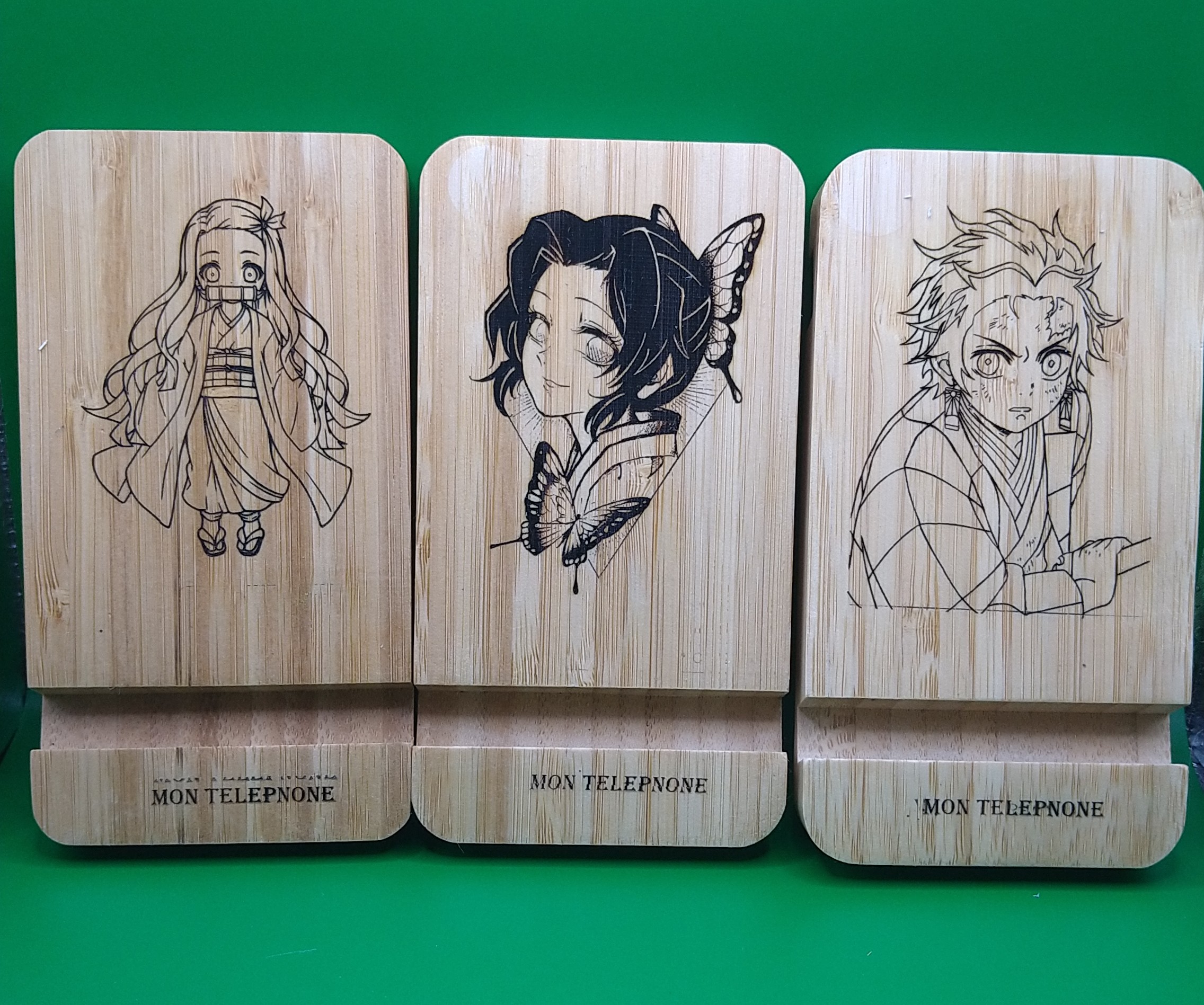 Support en bois pour téléphone