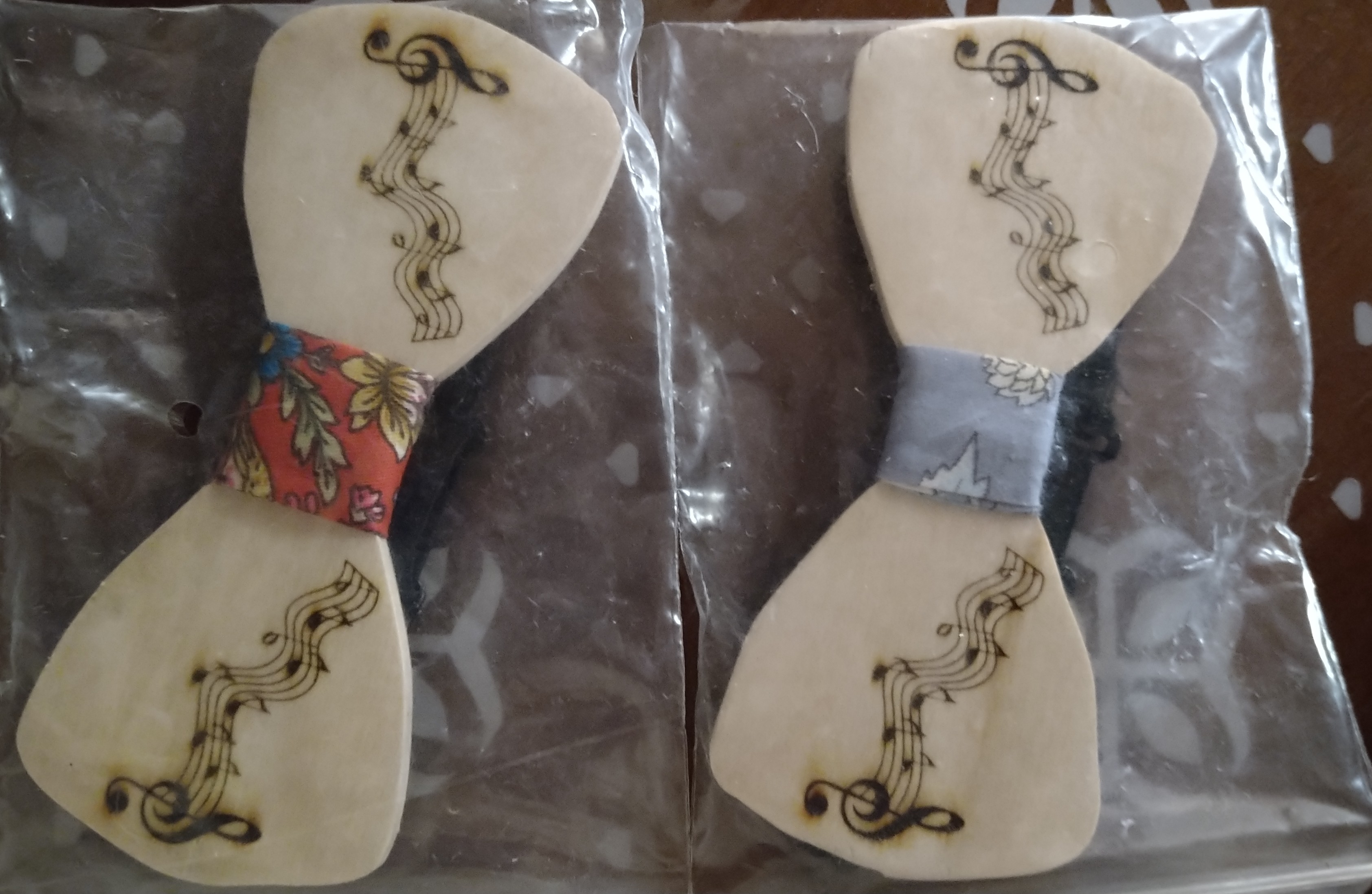 Nœuds papillon en bois décoratif