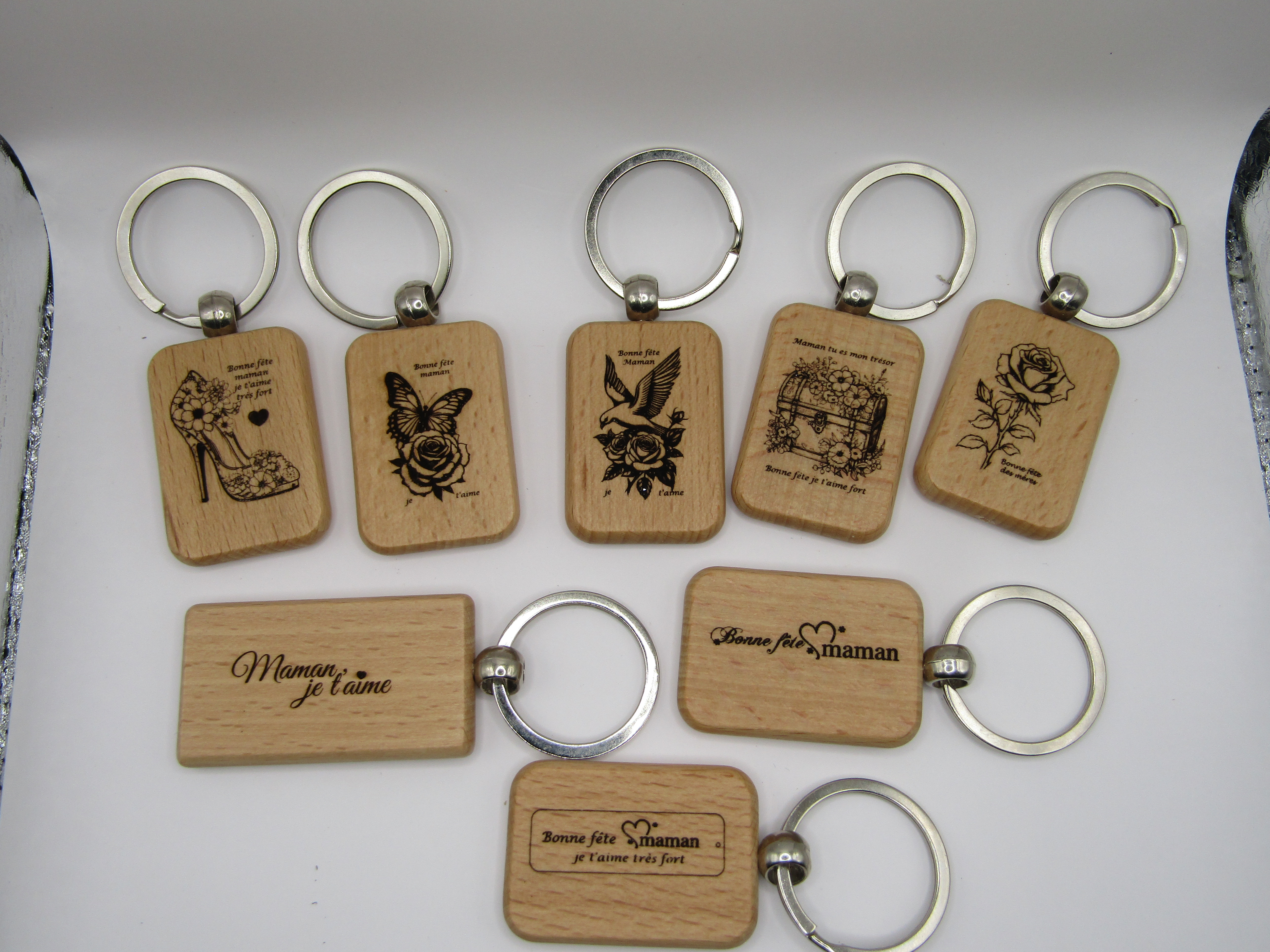 Porte-clés en bois gravés fêtes des mères