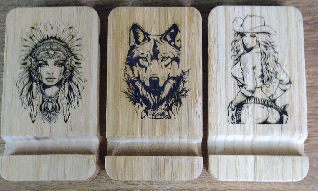 Support en bois pour téléphone