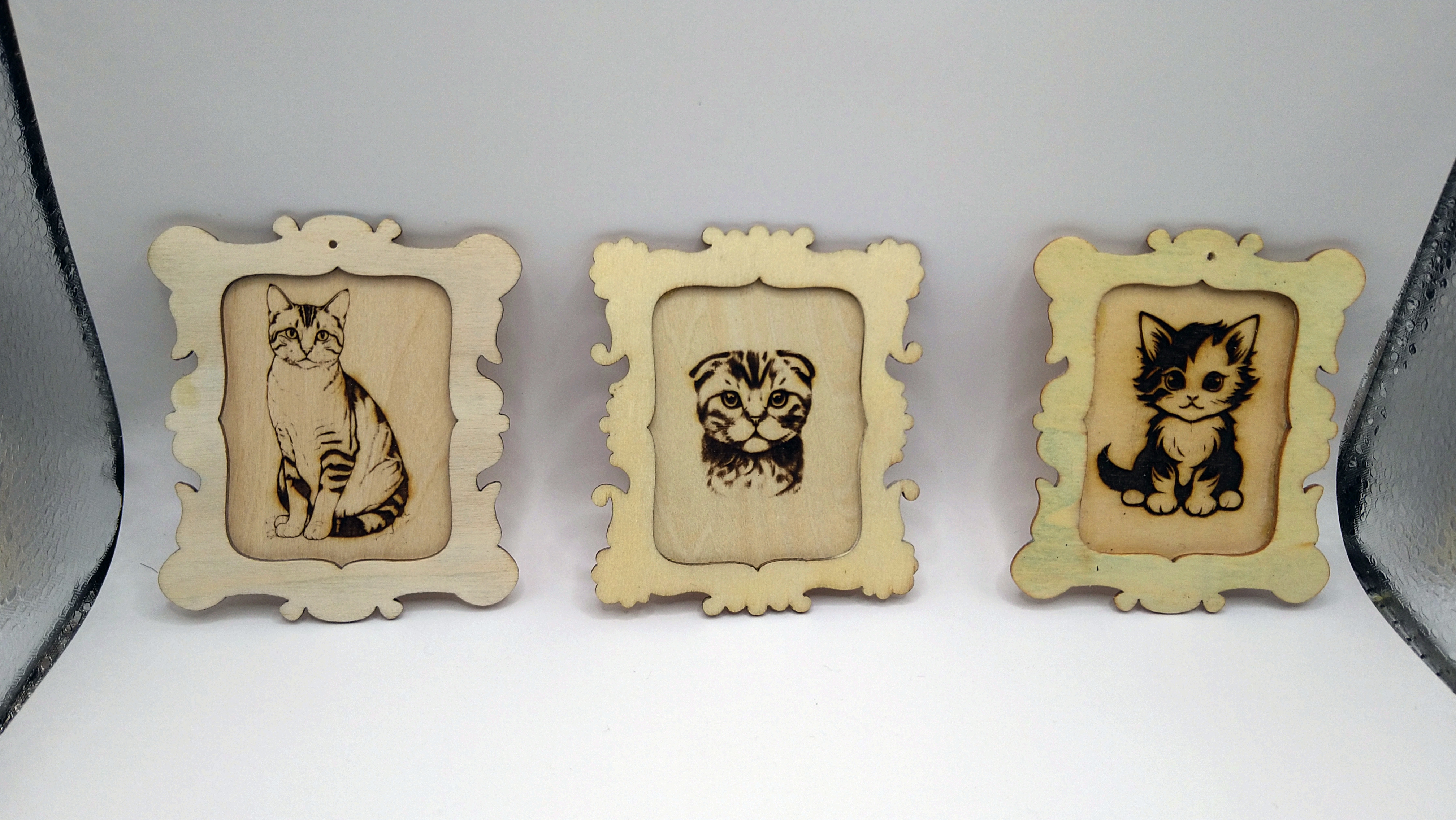 Cadres photo en bois avec dessins de chatons