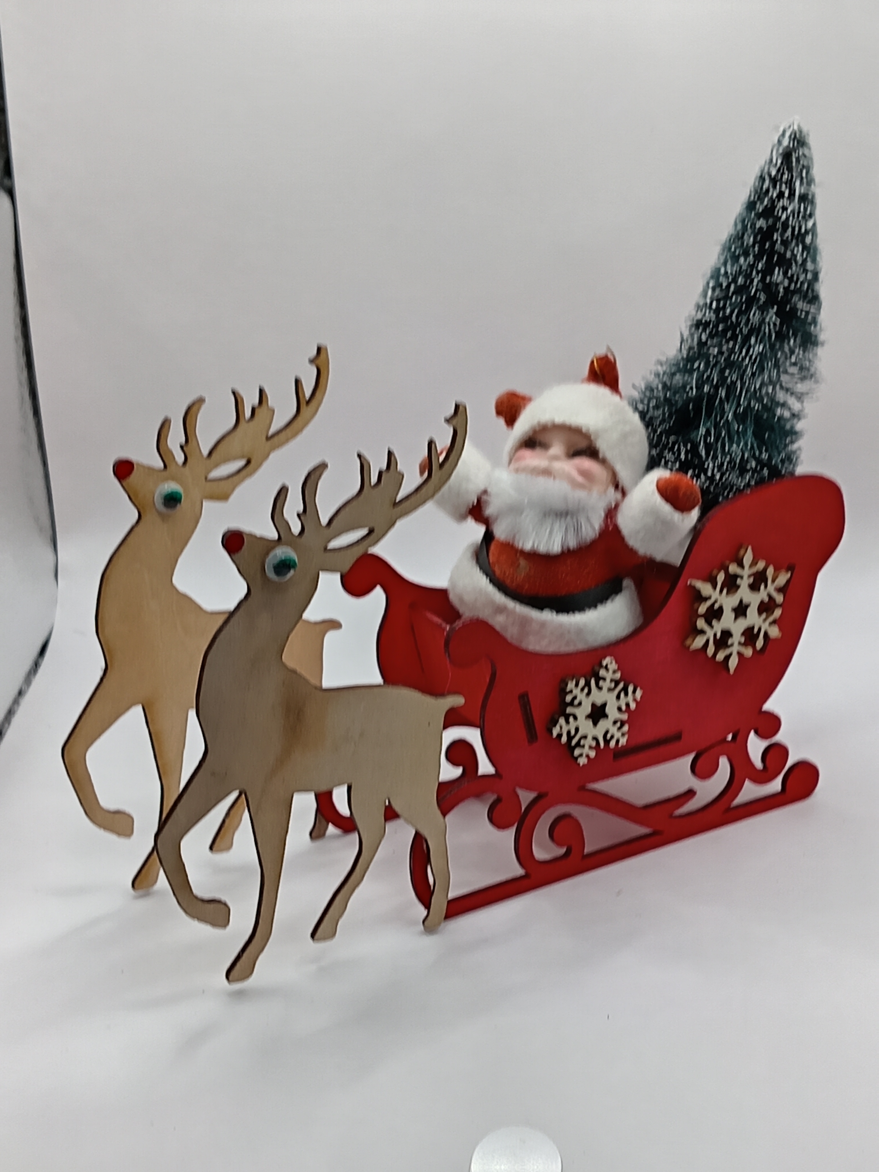 Traîneau de Noël avec Père Noël et rennes