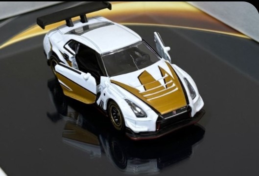 Nissan GTR Diecast Model 1:64