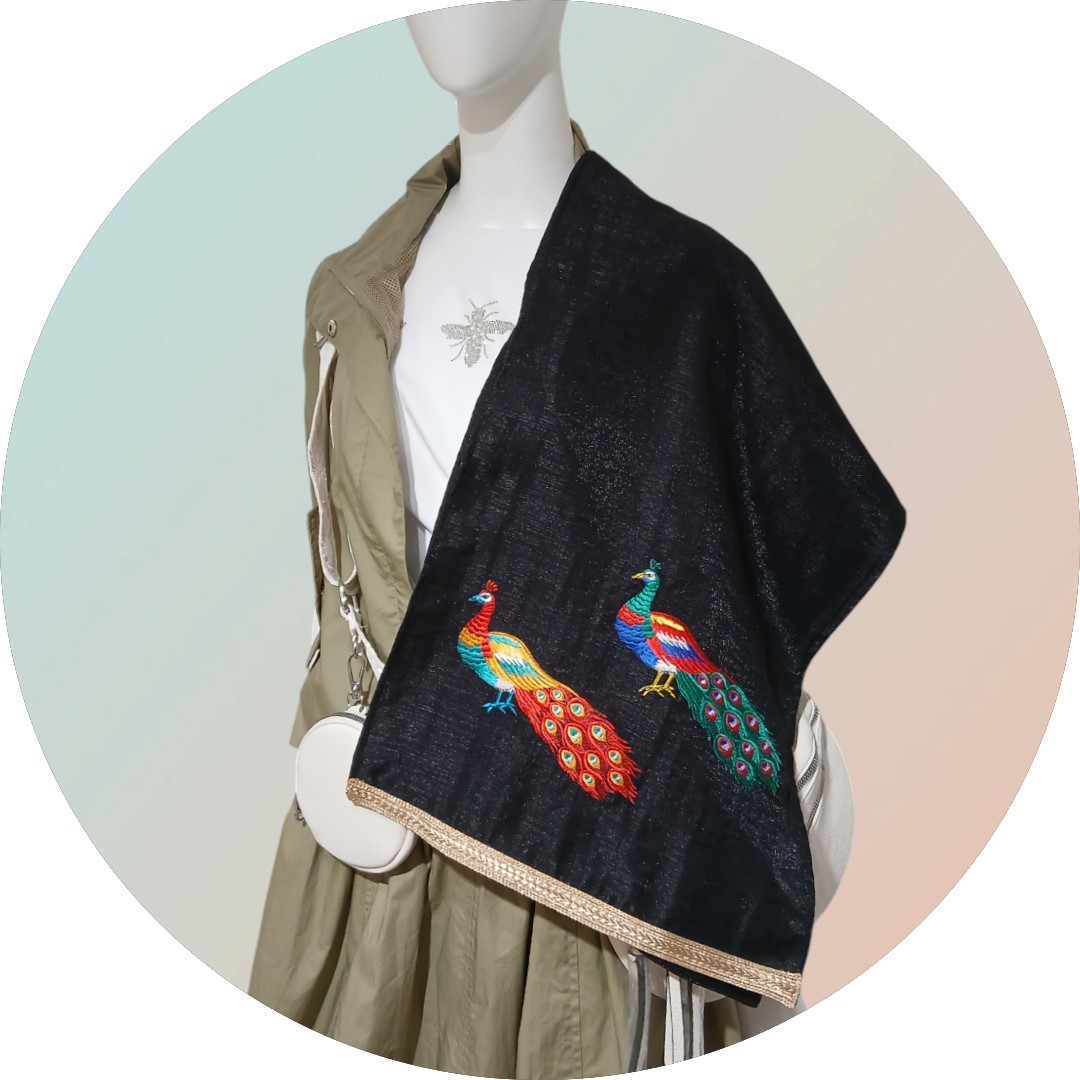 Black peacock (linen)