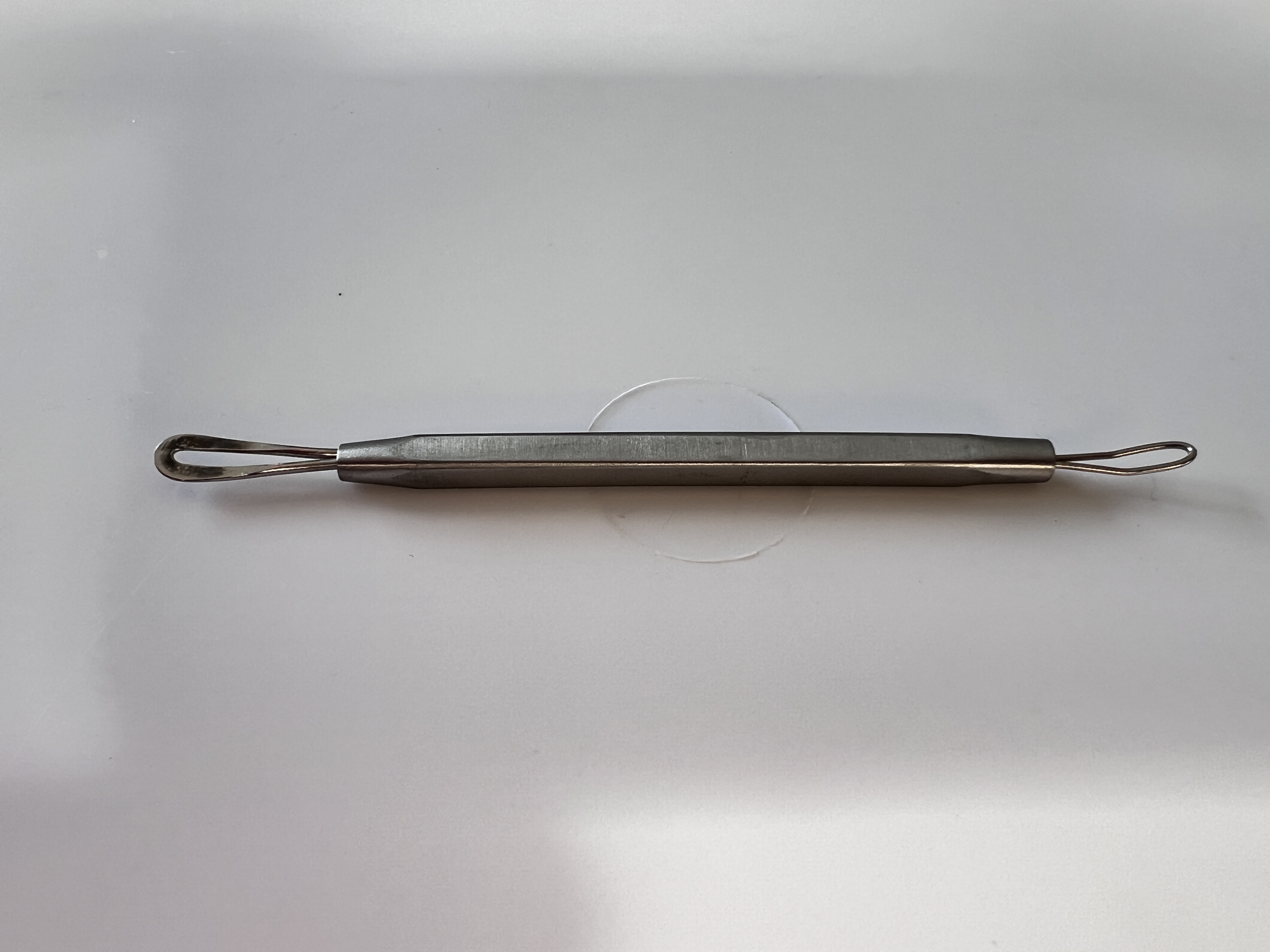 Double-ended blackhead remover tool
