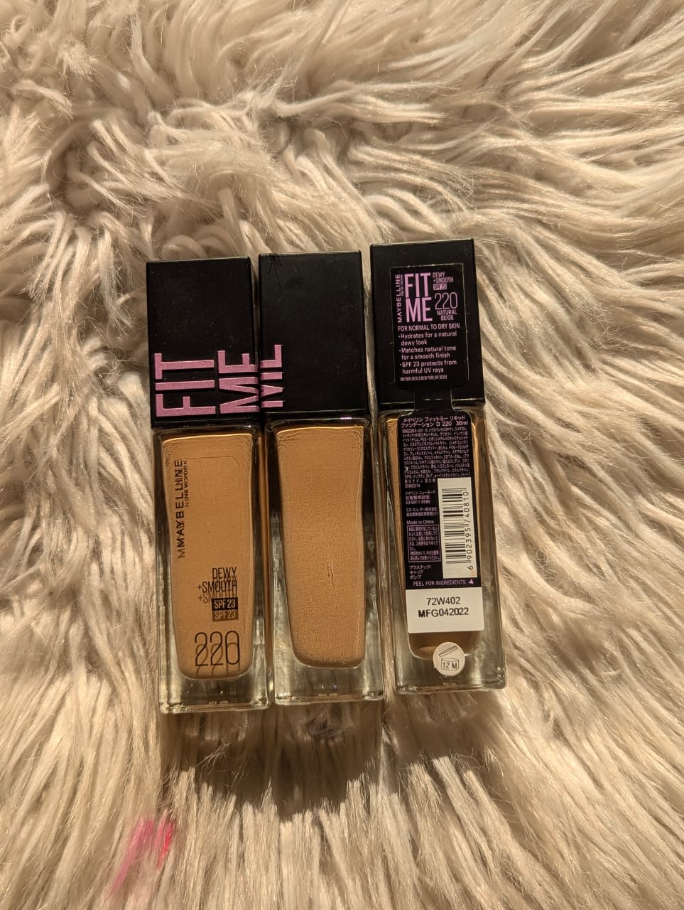Maybelline Fit Me Dewy + Smooth Liquid Foundation SPF 30 – 220 Natural Beige 30ml