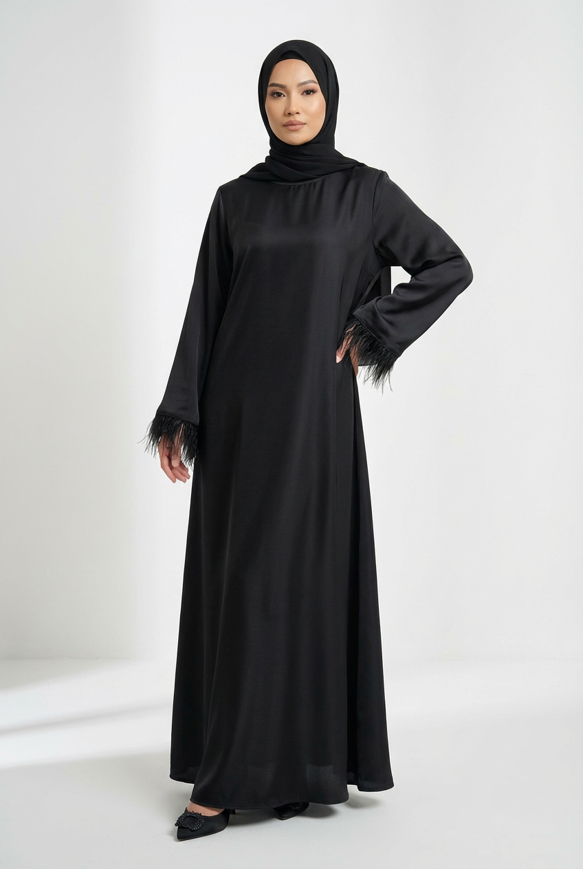 Abaya satinée Noire avec plumes