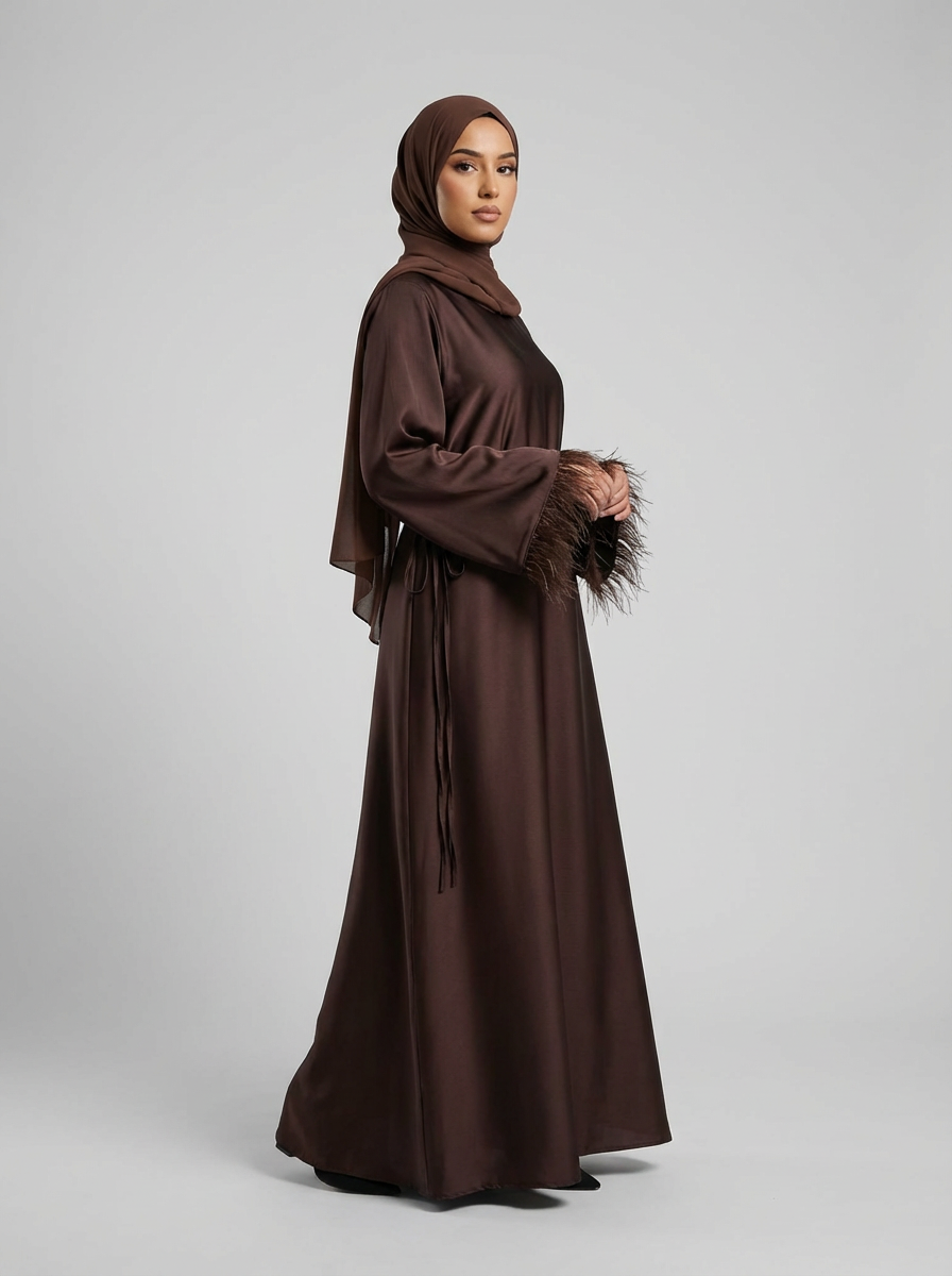 Abaya satinée Marron avec plumes
