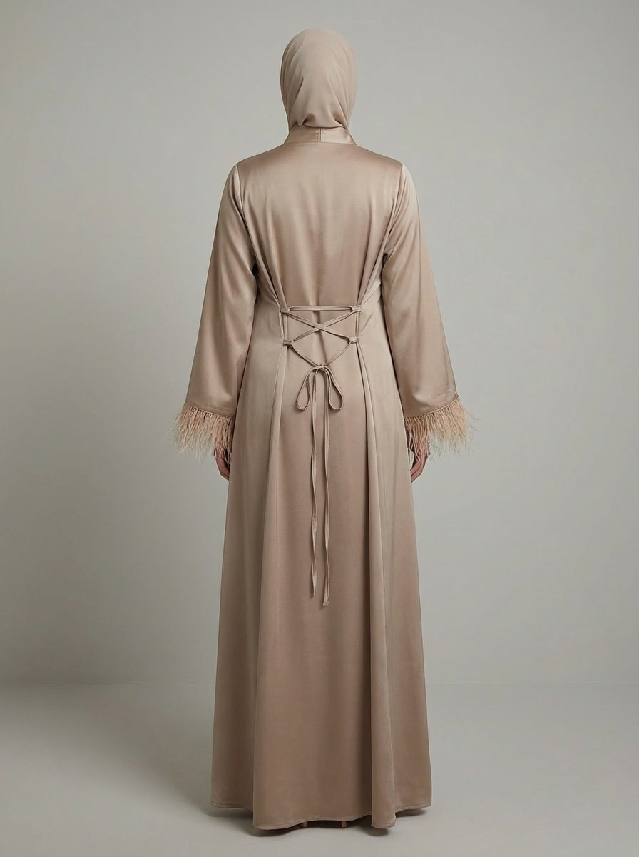 Abaya Satinée Beige avec plumes