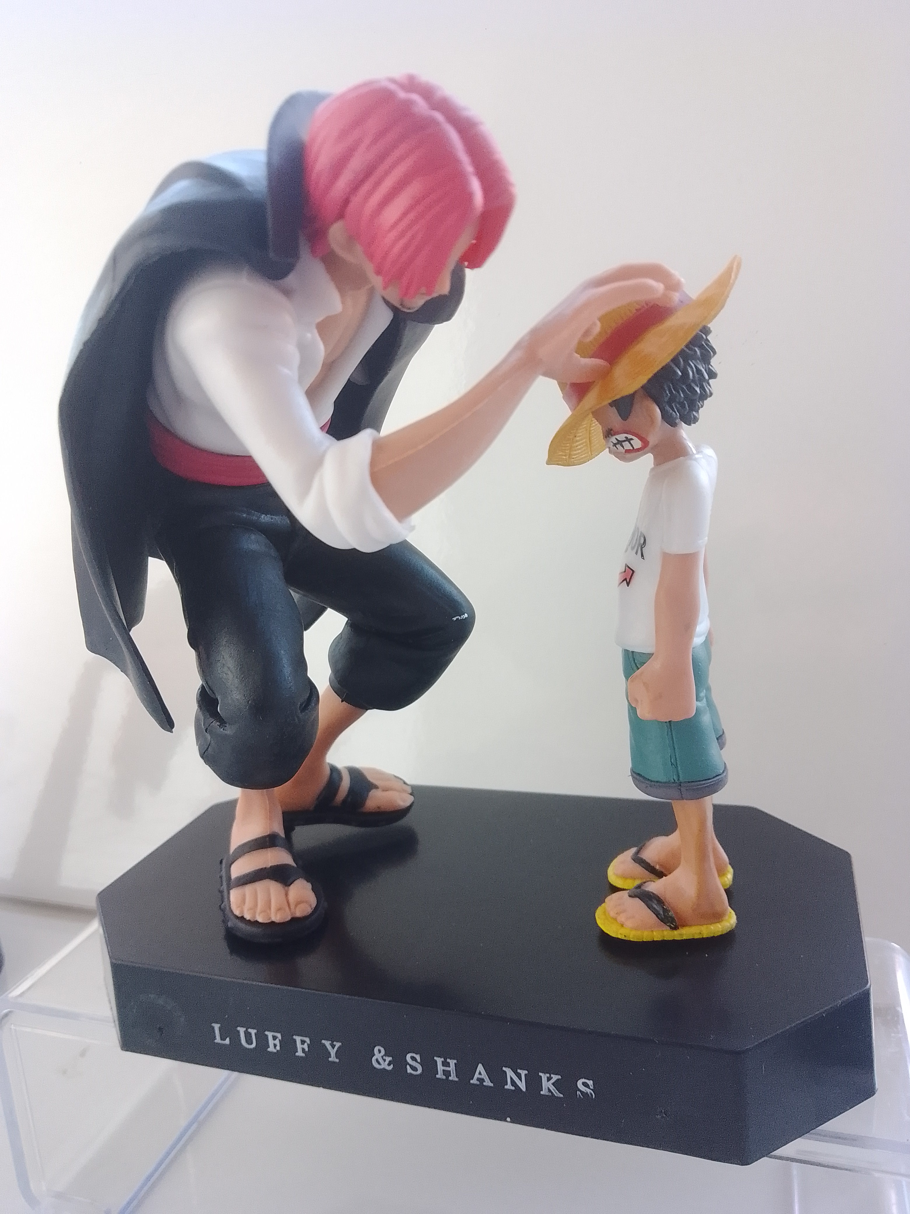 Luffy ve Shanks Figürü