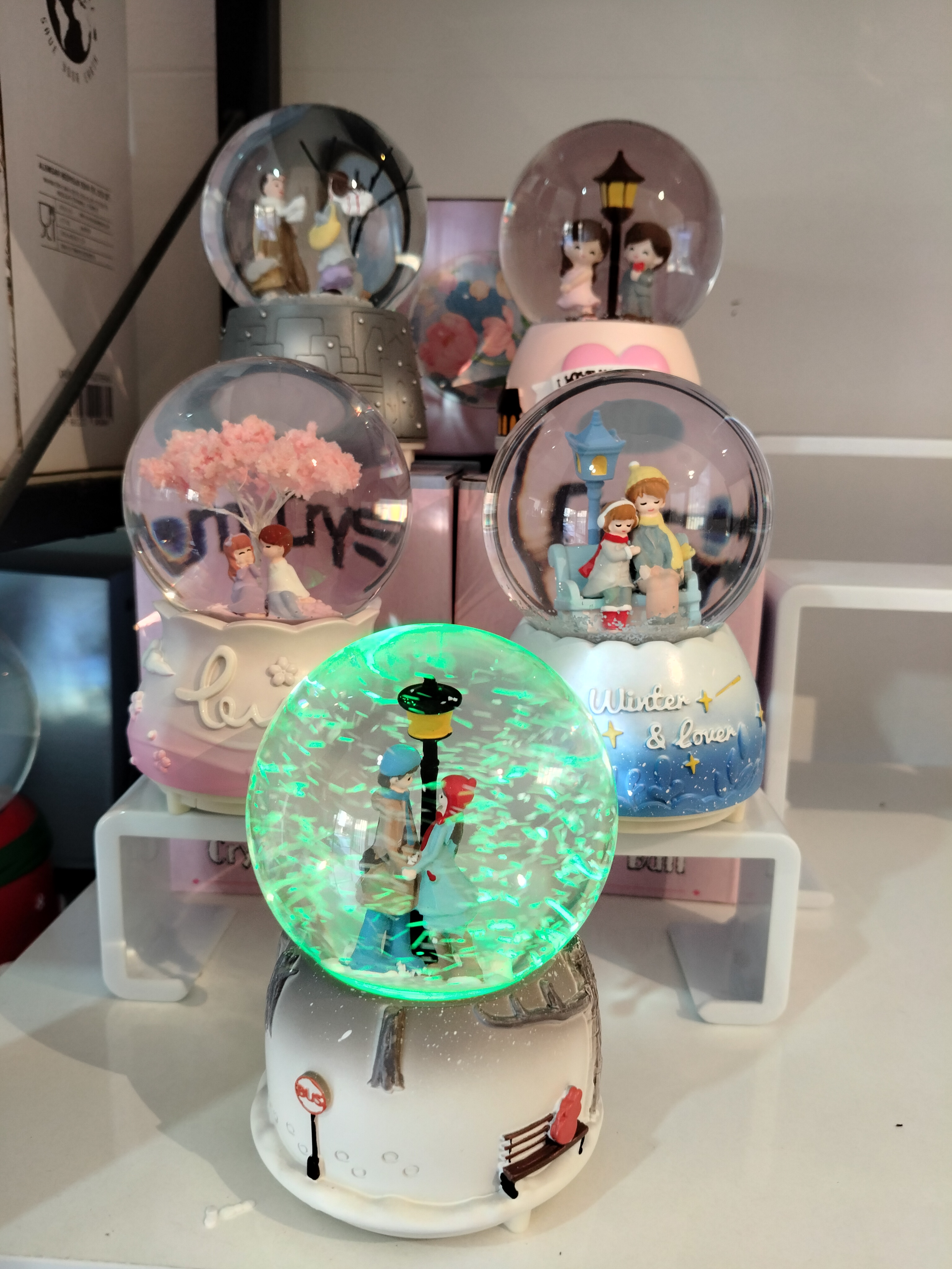 Aşk Temalı Kar Küresi orta boy üflemeli
