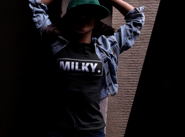 T-SHIRT: 'MILKY'