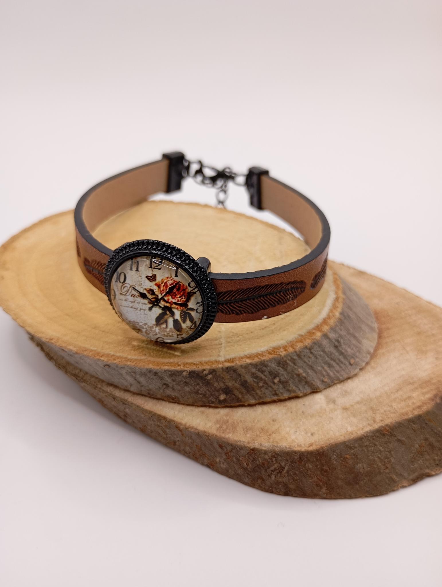 Bracelet simili cuir marron clair ajustable  cabochon fausse montre avec rose