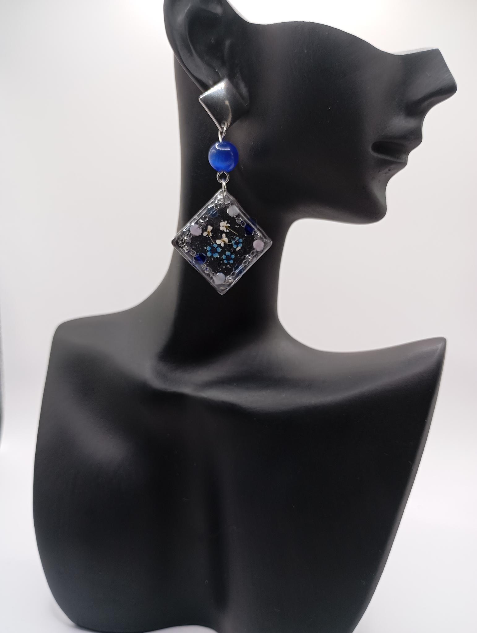 Boucle d’oreille artistique en résine
