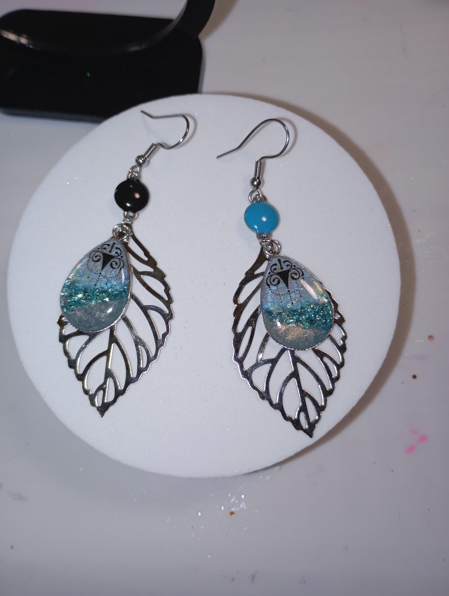 Boucles d'oreilles artisanales en forme de feuille