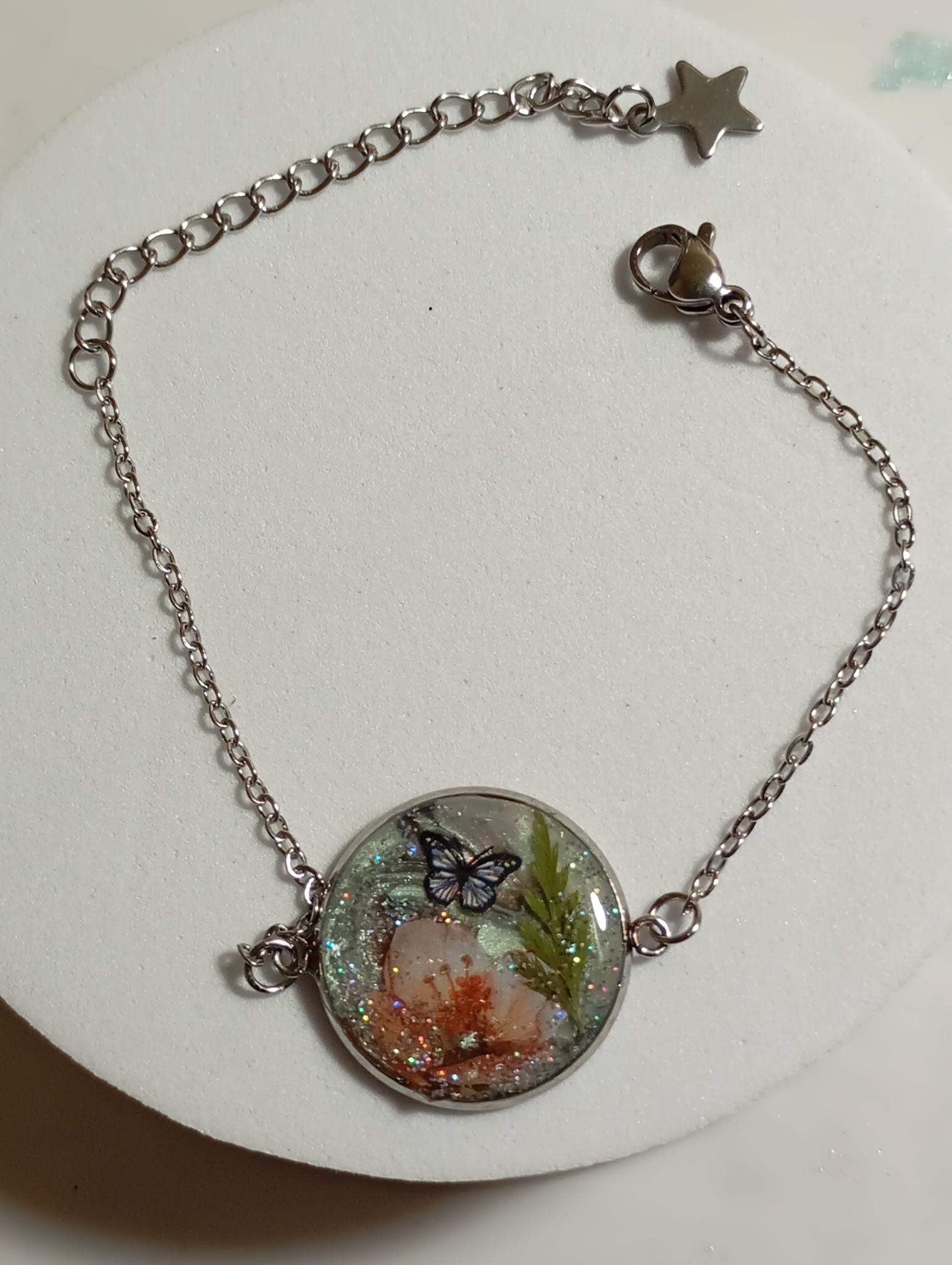 Bracelet artisanal papillon et fleurs