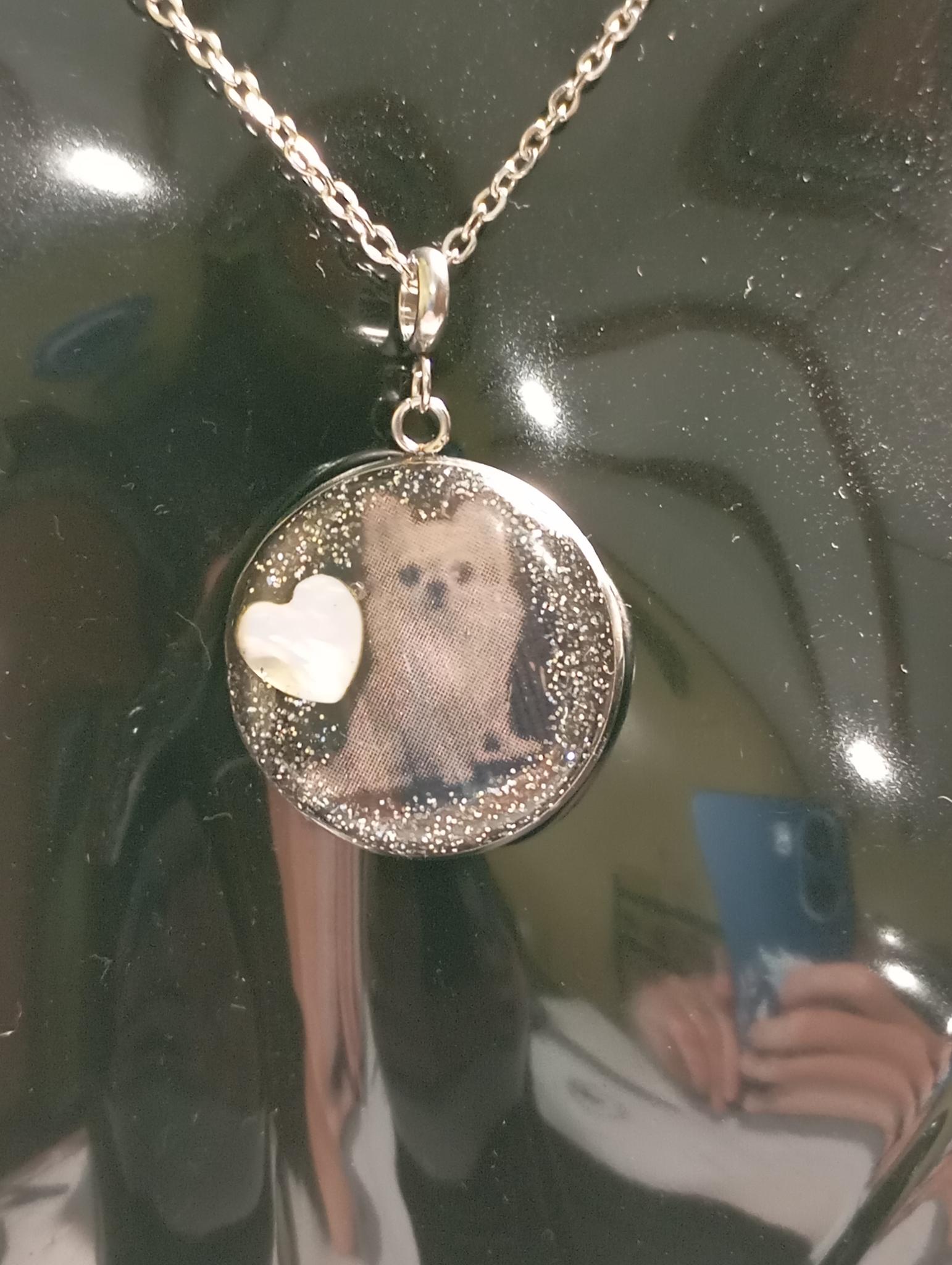 Collier médaillon Personnalisé en résine Pour Lauryna