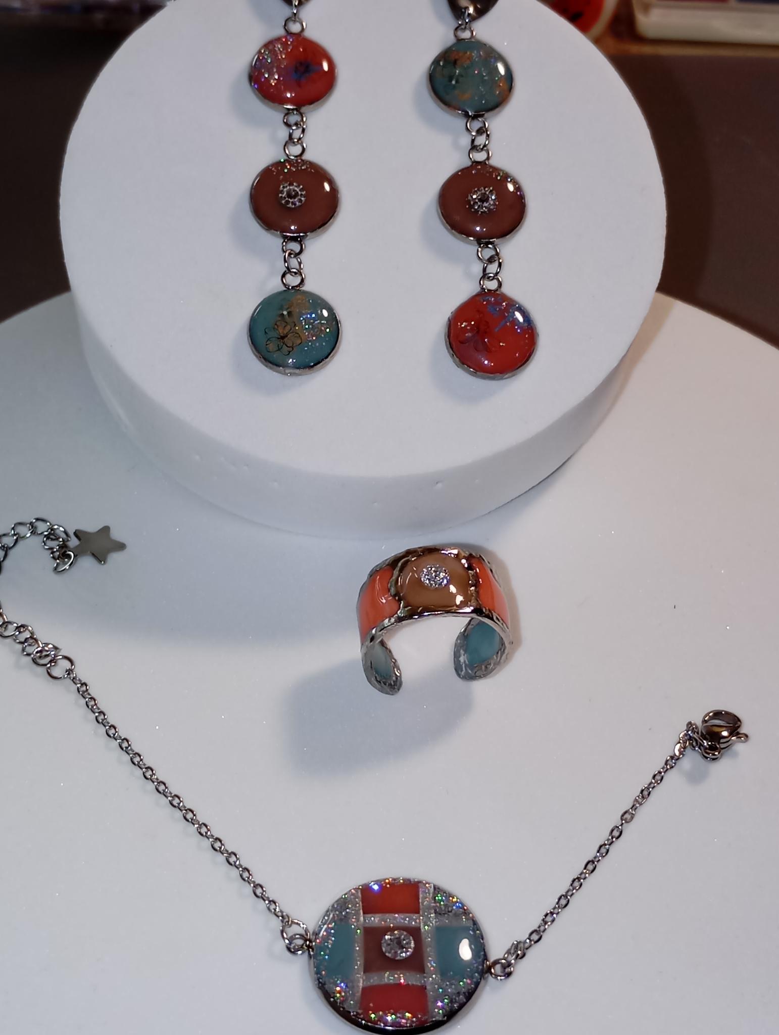 Parure de bijoux artisanaux en résine