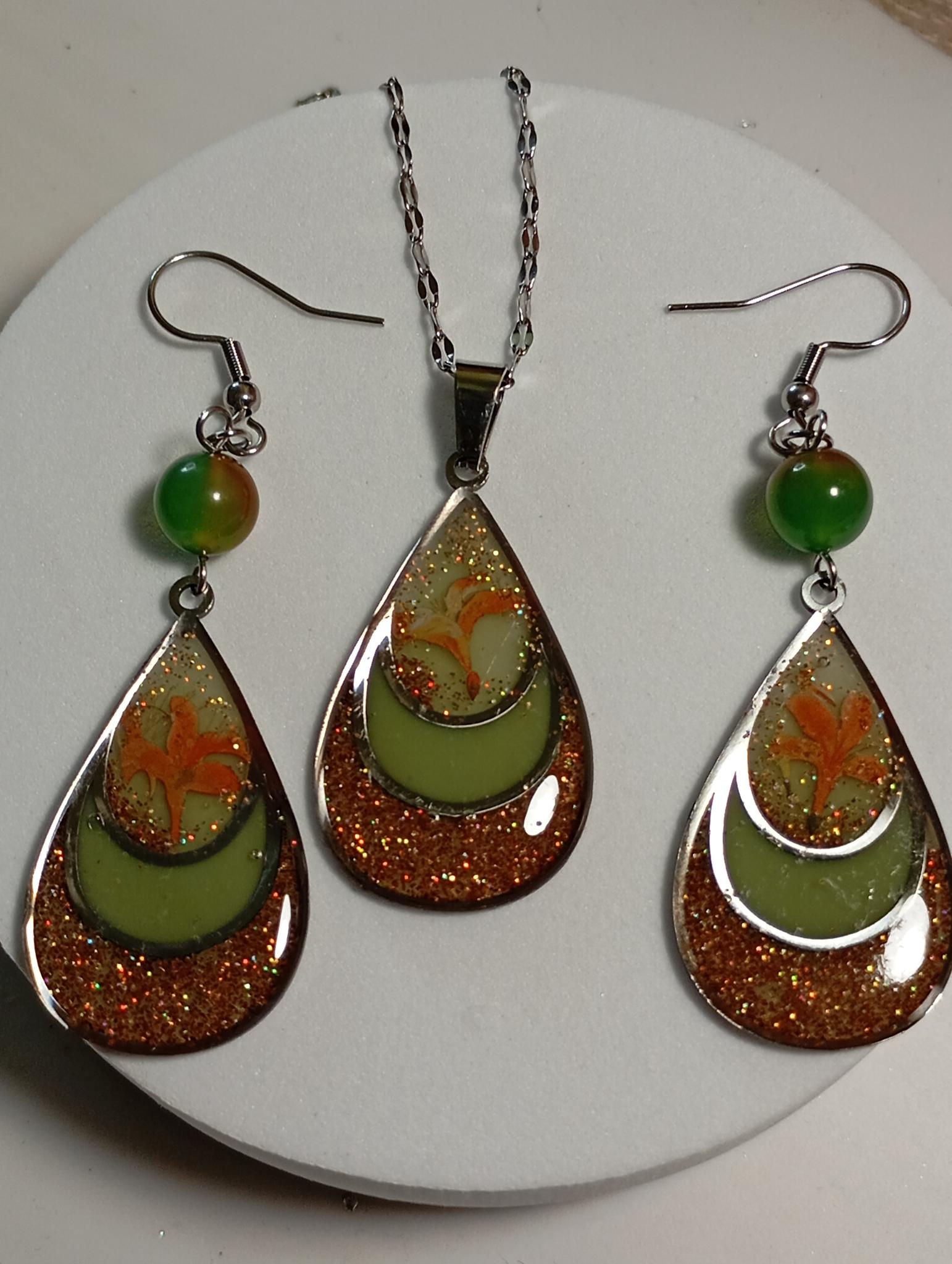 Parure bijoux pendentif et boucles d'oreilles