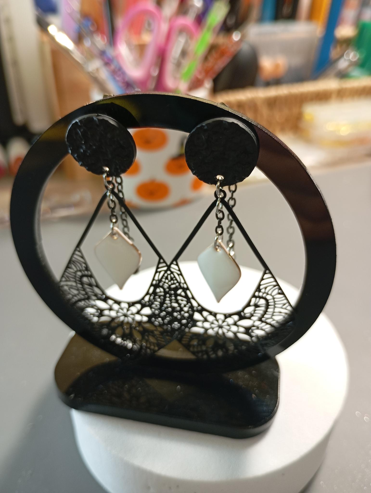 Boucles d'oreilles en filigrane noire