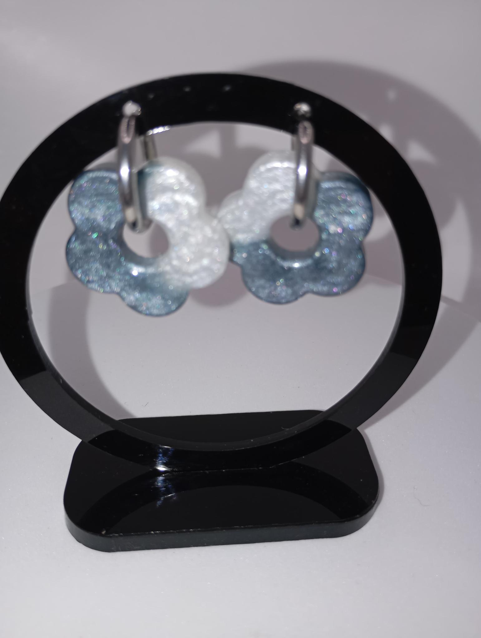 Boucles d'oreilles en forme de fleur en résine 