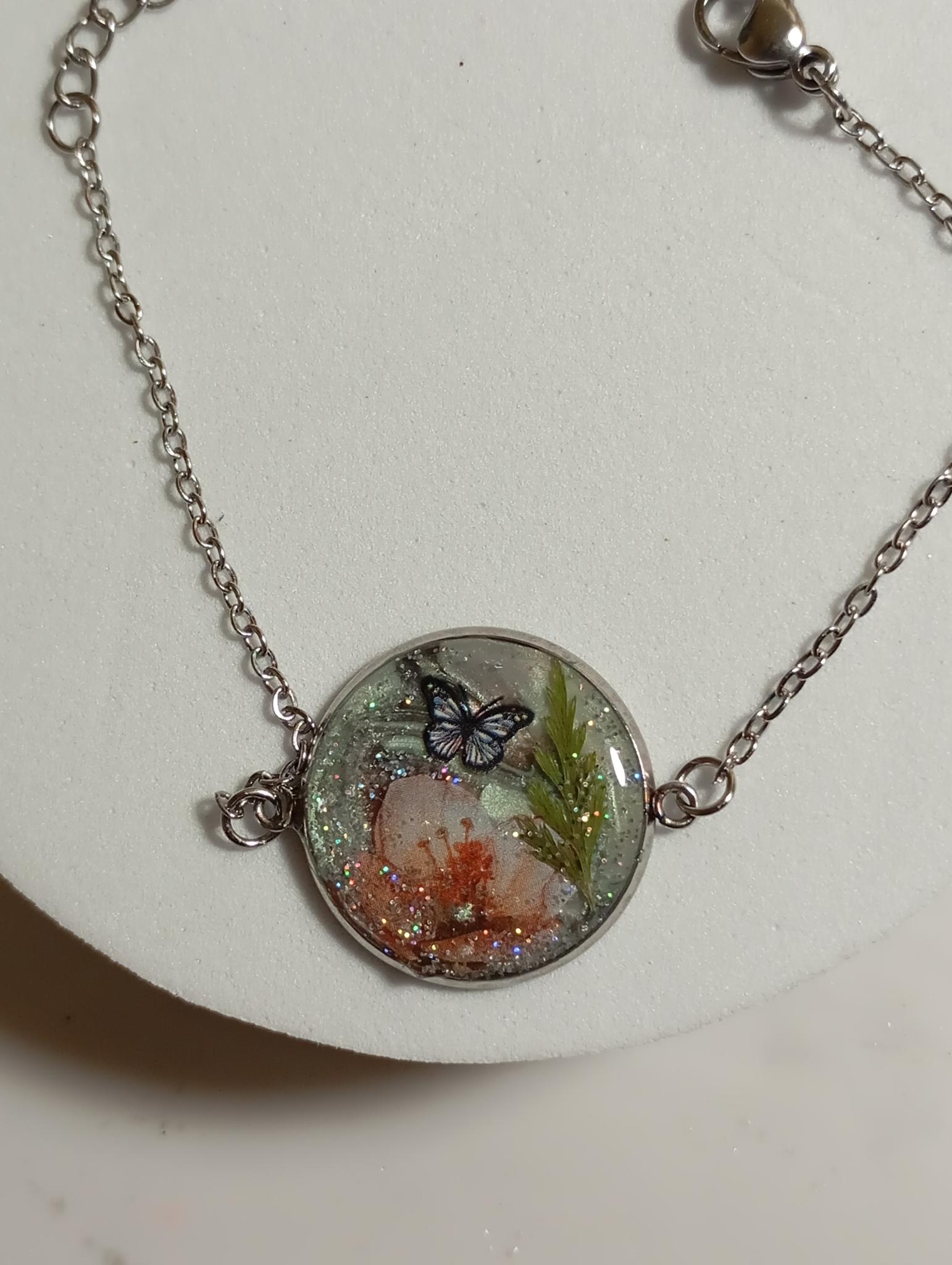 Bracelet artisanal papillon et fleurs