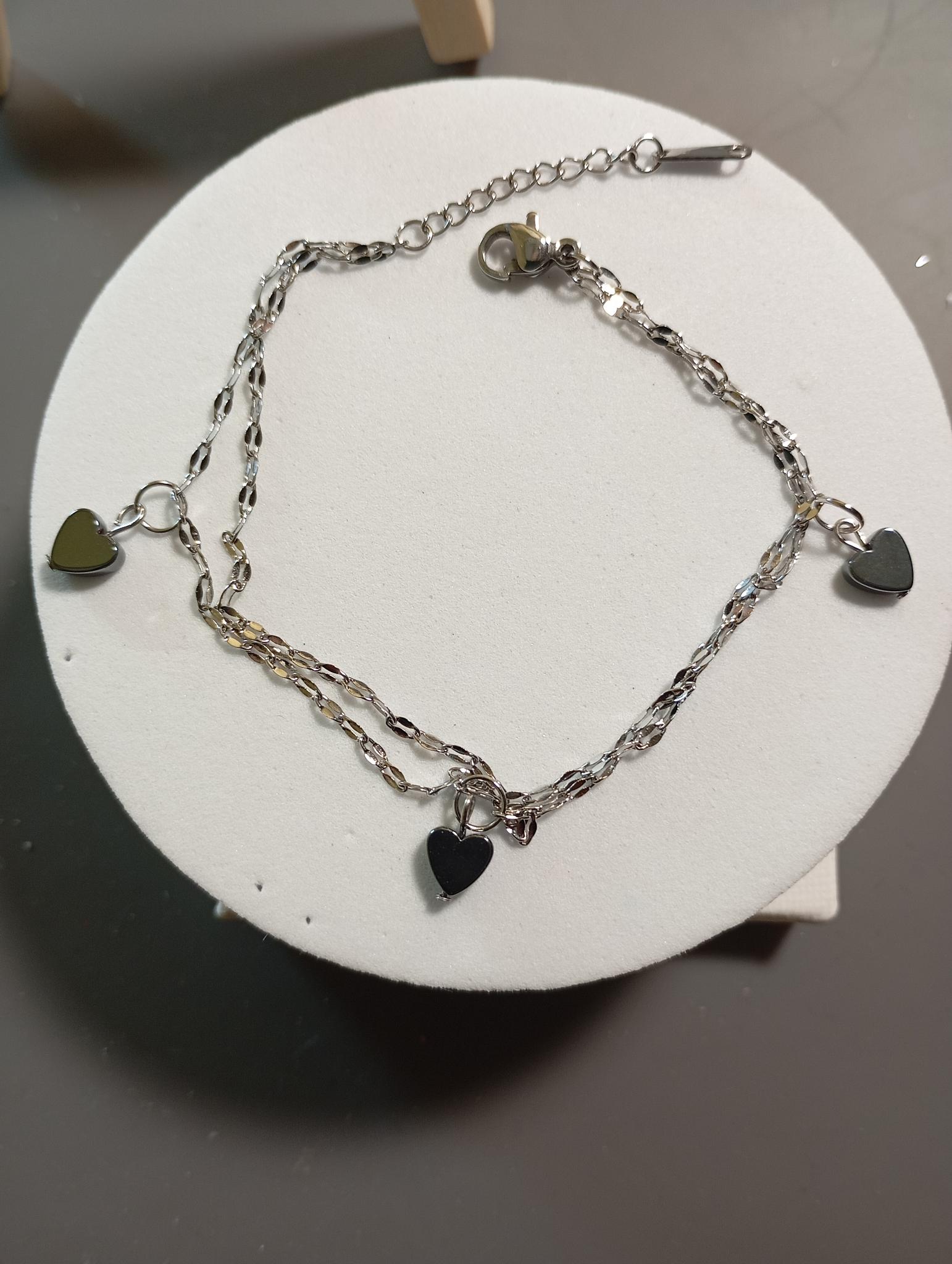 Bracelet en acier avec pendentifs cœur